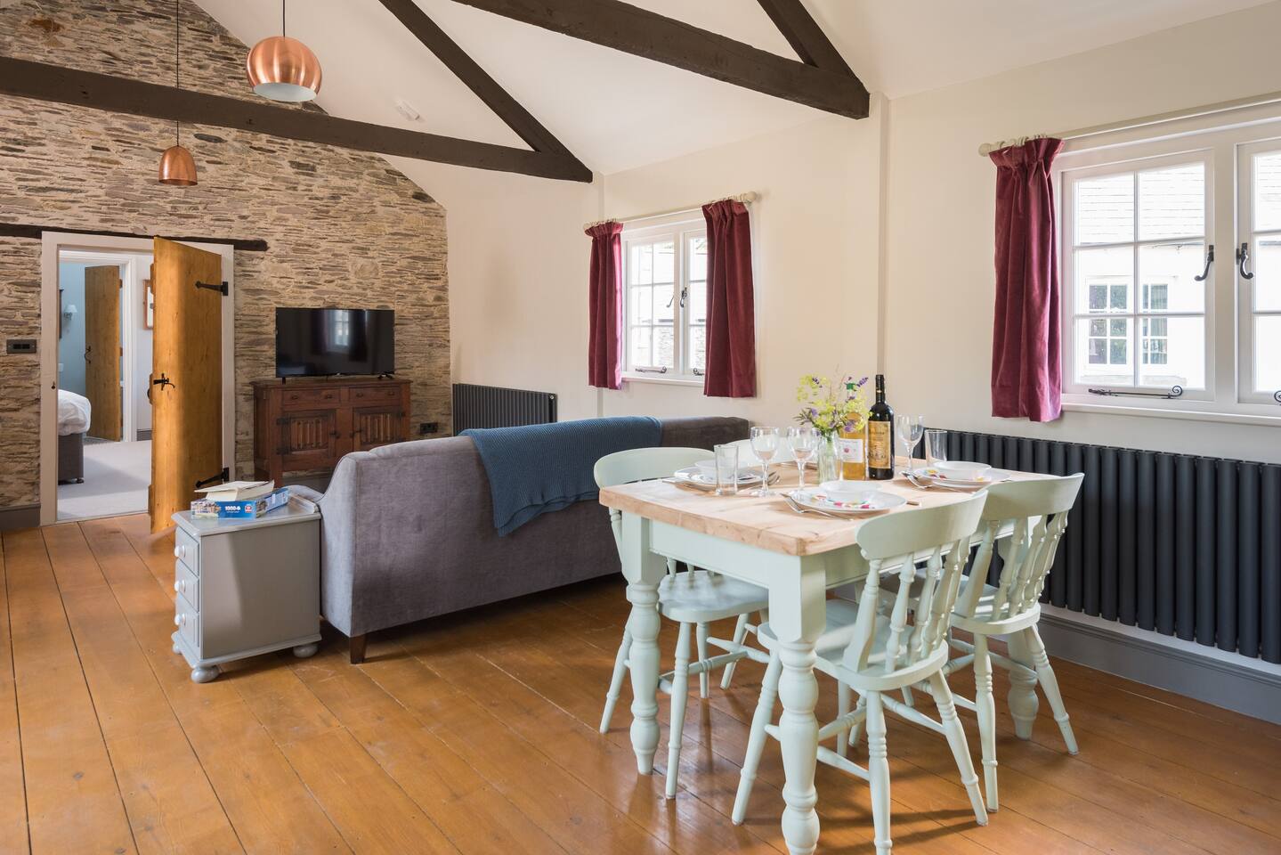 Manor Tamar Cornwall: Spacious 6-Bedroom Cottage with Hot Tub and Sea Views, Tamar Valley