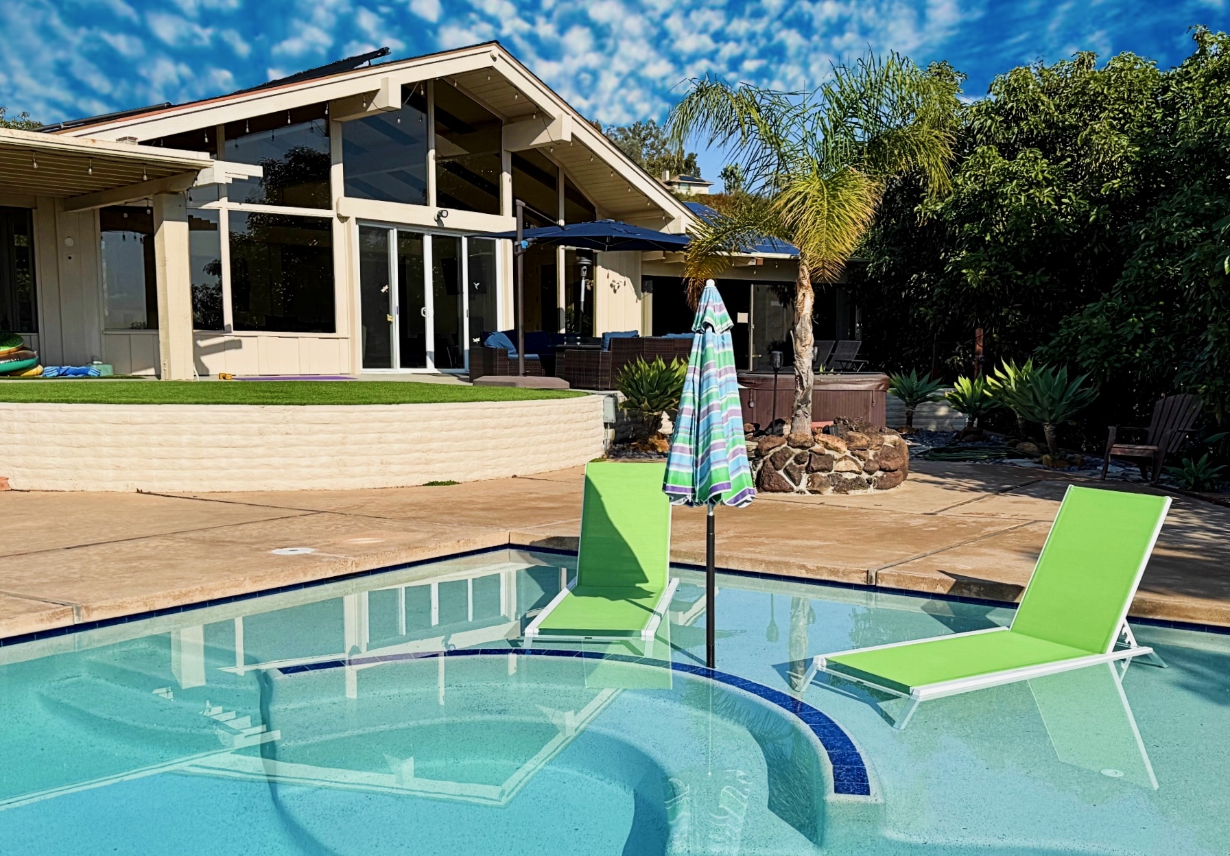 Manor Torrey Pines: Luxury 4-Bedroom Penthouse with Seaview and Hot Tub, San Diego