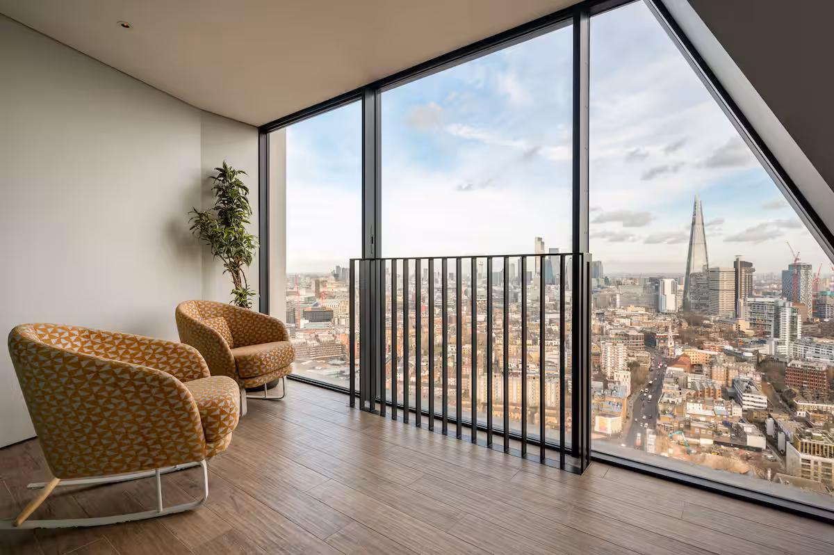 Manor Walworth London: Luxurious 3-Bedroom Penthouse with Stunning Views, Elephant and Castle