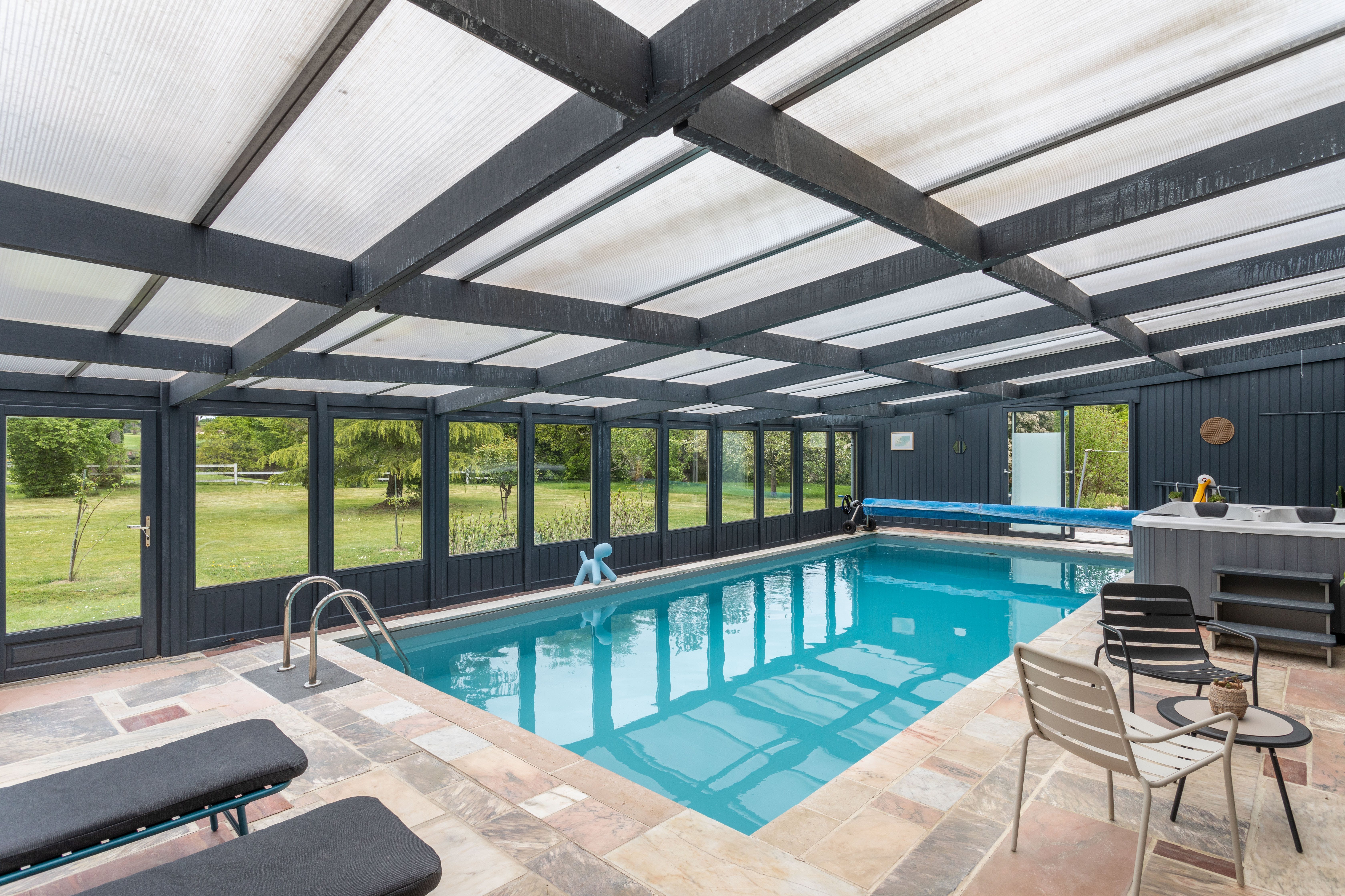 Mas Armorique Rennes: Elegant 6-Bedroom Apartment with Seaview and Pool, Ille-et-Vilaine