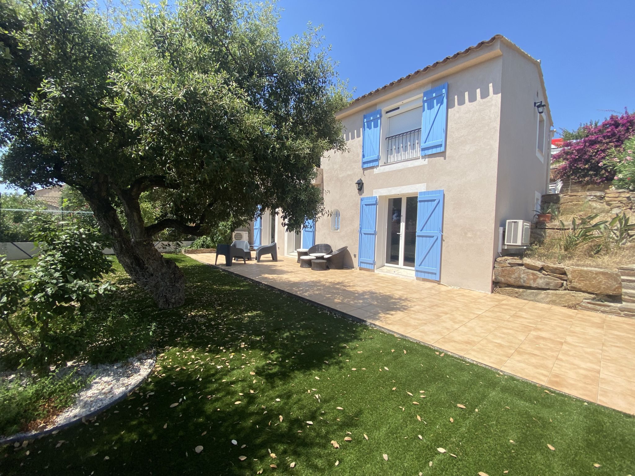 Mas Calendal Bormes: Stunning 4-Bedroom Family Villa with Air Conditioning and Private Garden Near Mediterranean Coast