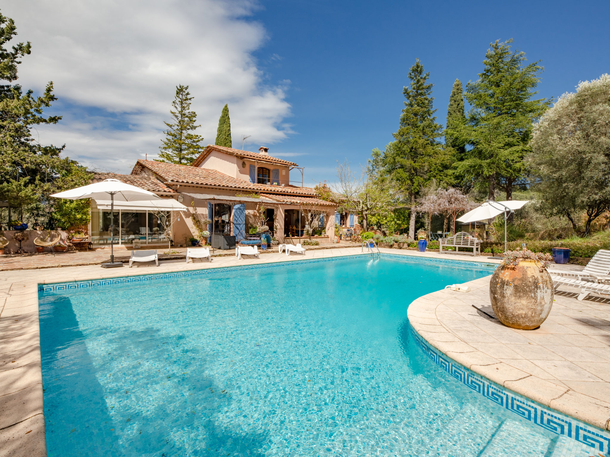 Mas Callian Tignet: Spacious 4-Bedroom Holiday Villa with Private Pool and Mountain Views near Cannes