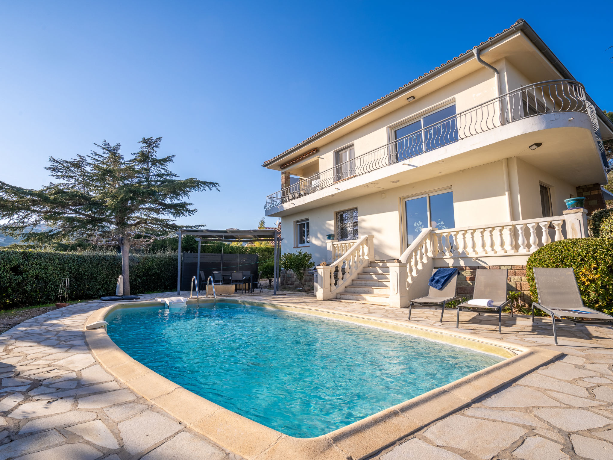 Mas Faron Saint-Aygulf: Spacious 4-Bedroom Villa with Private Pool and Sea Views in the French Riviera