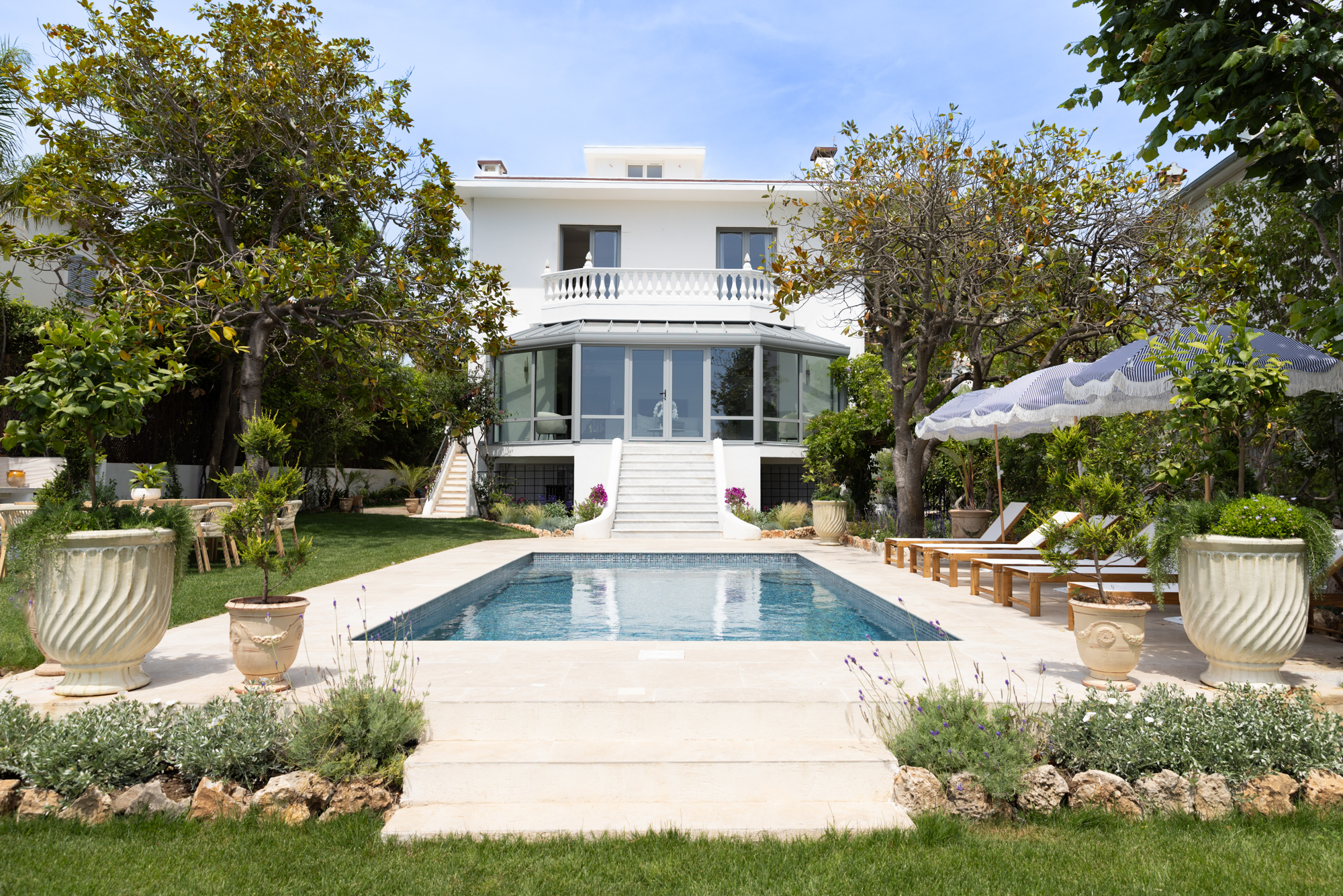 Mas Garrigue Antibes: 6-Bedroom Luxury Villa with Sea View and Pool, Antibes