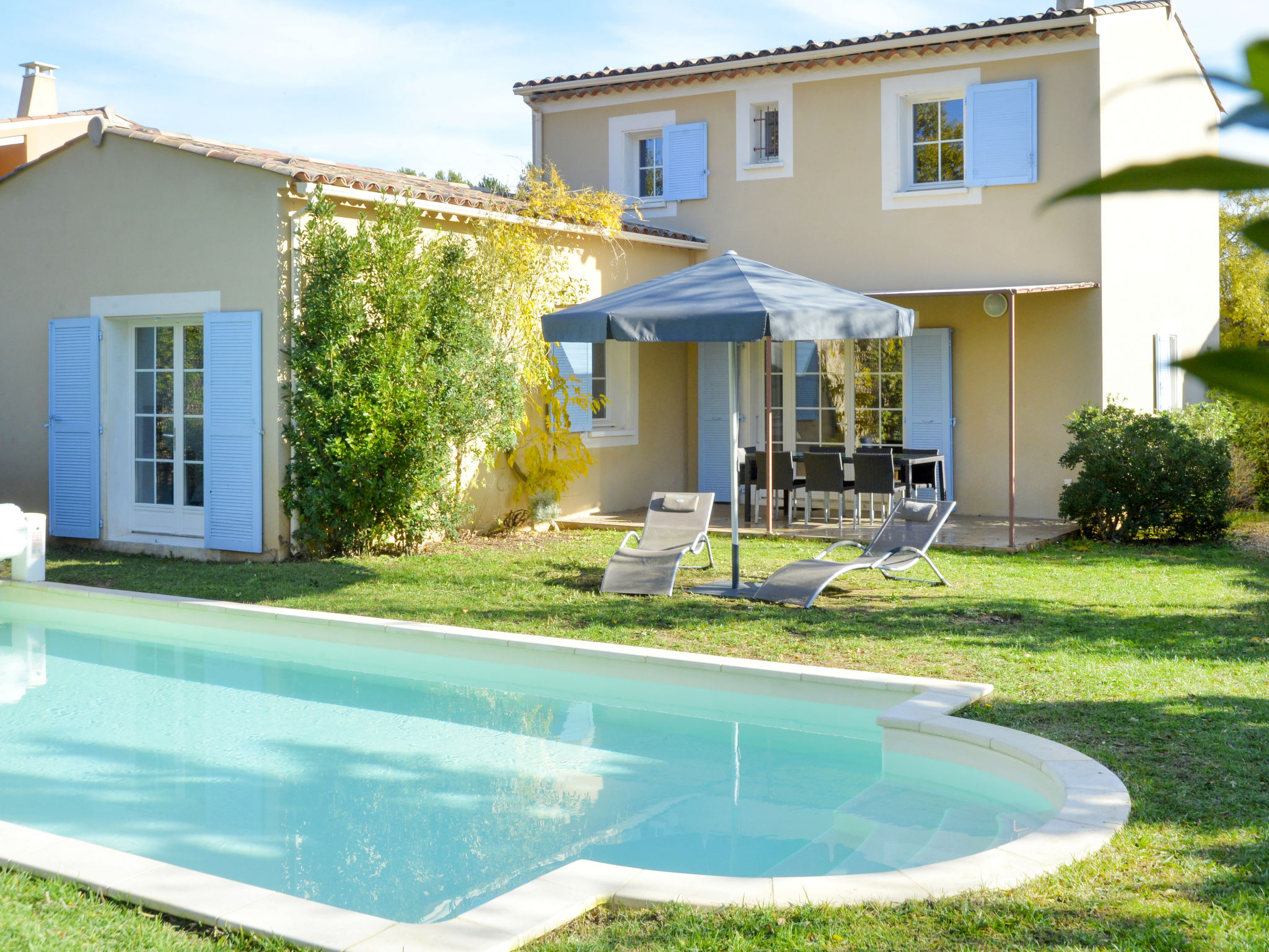 Mas Luberon Saint Saturnin: Stunning 3-Bedroom Luxury Villa with Heated Pool and Gardens in Provence France