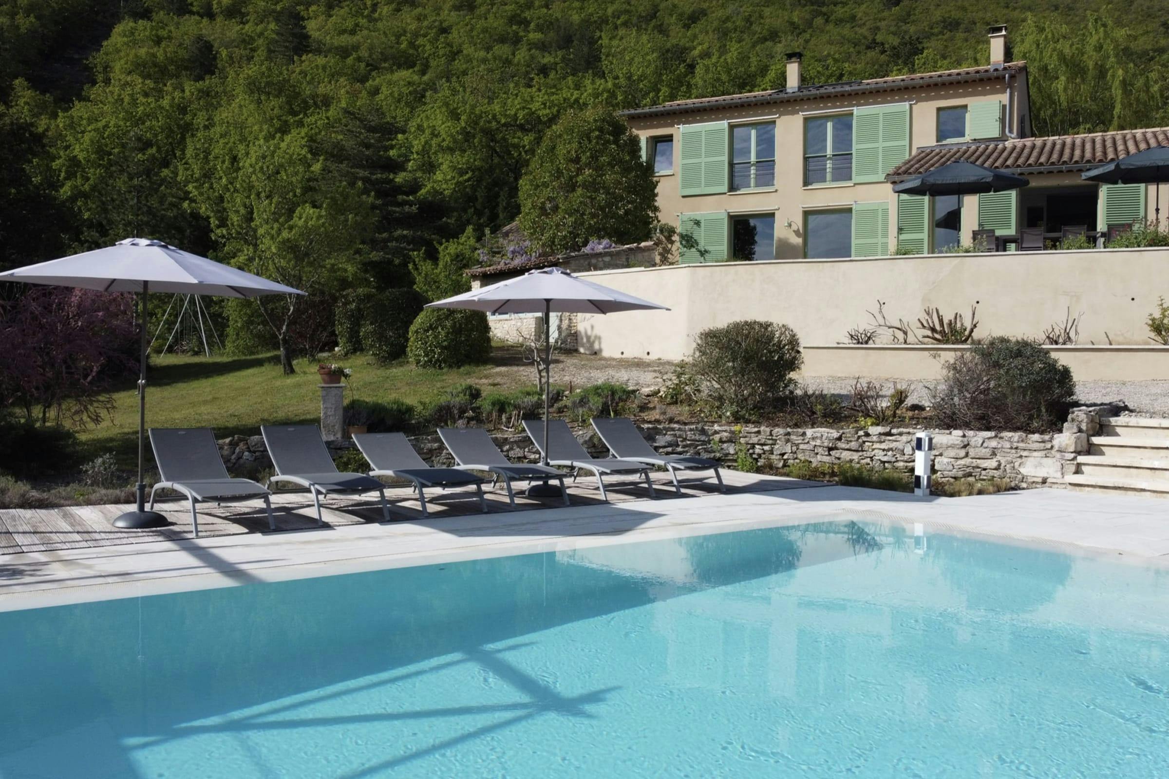 Mas Luberon Vaucluse: Luxury 5-Bedroom Villa with Swimming Pool and BBQ, Vaucluse Provence