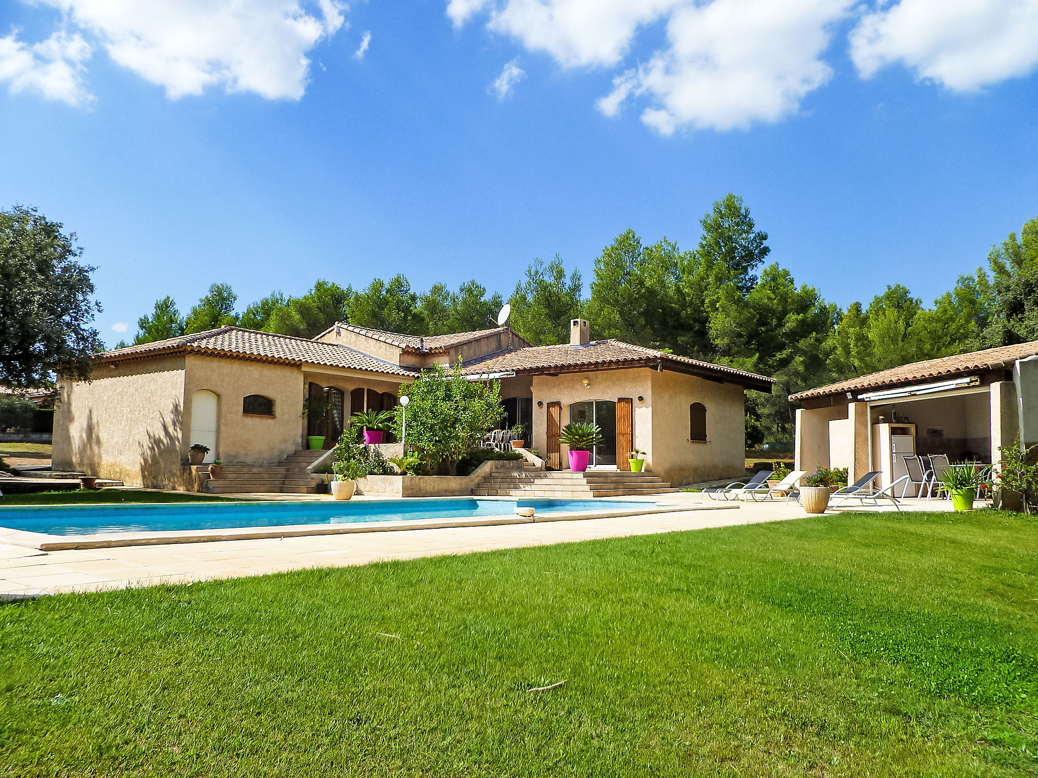 Mas Mistral Cadière: Stunning 3-Bedroom Provencal Villa with Private Pool and Vineyard Views Near Bandol