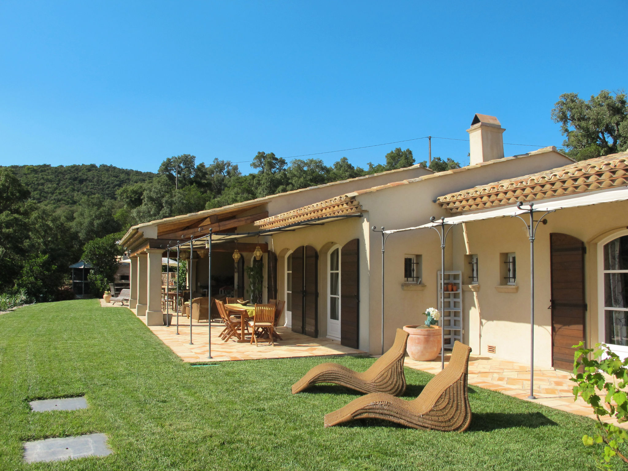Mas Mistral Mole: Luxury 3-Bedroom Villa with Private Pool and Panoramic Views in Provence France