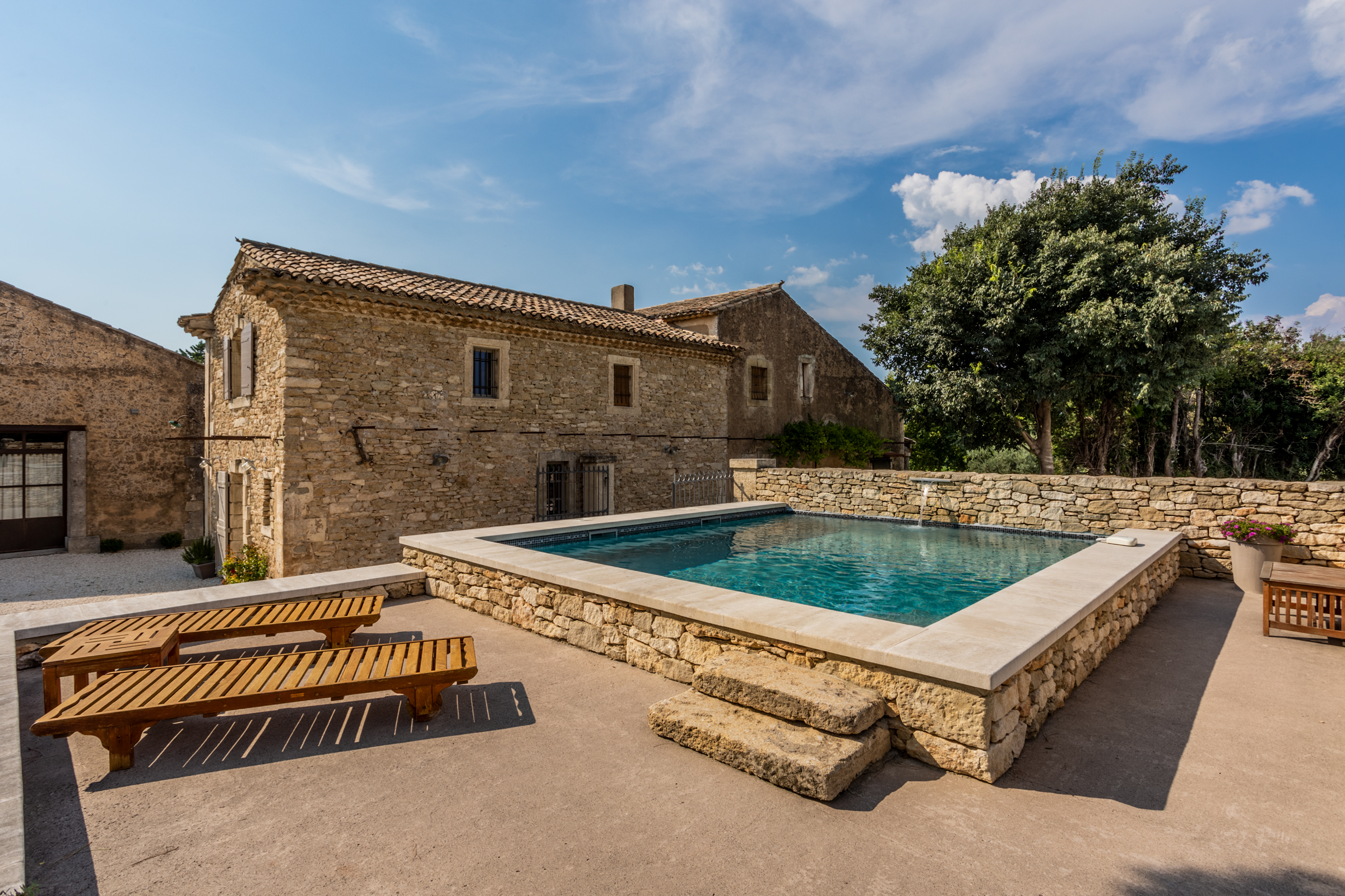 Mas Mistral Vaucluse Provence 15: Luxury 4-Bedroom Apartment with Pool, Vaucluse, Provence