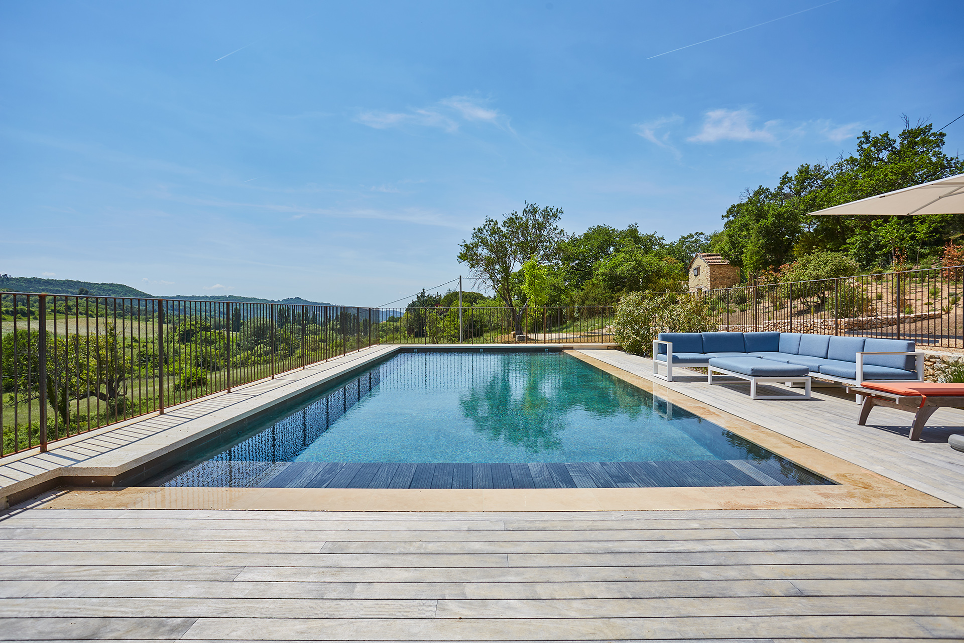 Mas Mistral Vaucluse Provence 19: Luxury 7-Bedroom Apartment with Pool and Cycling Trails, Vaucluse