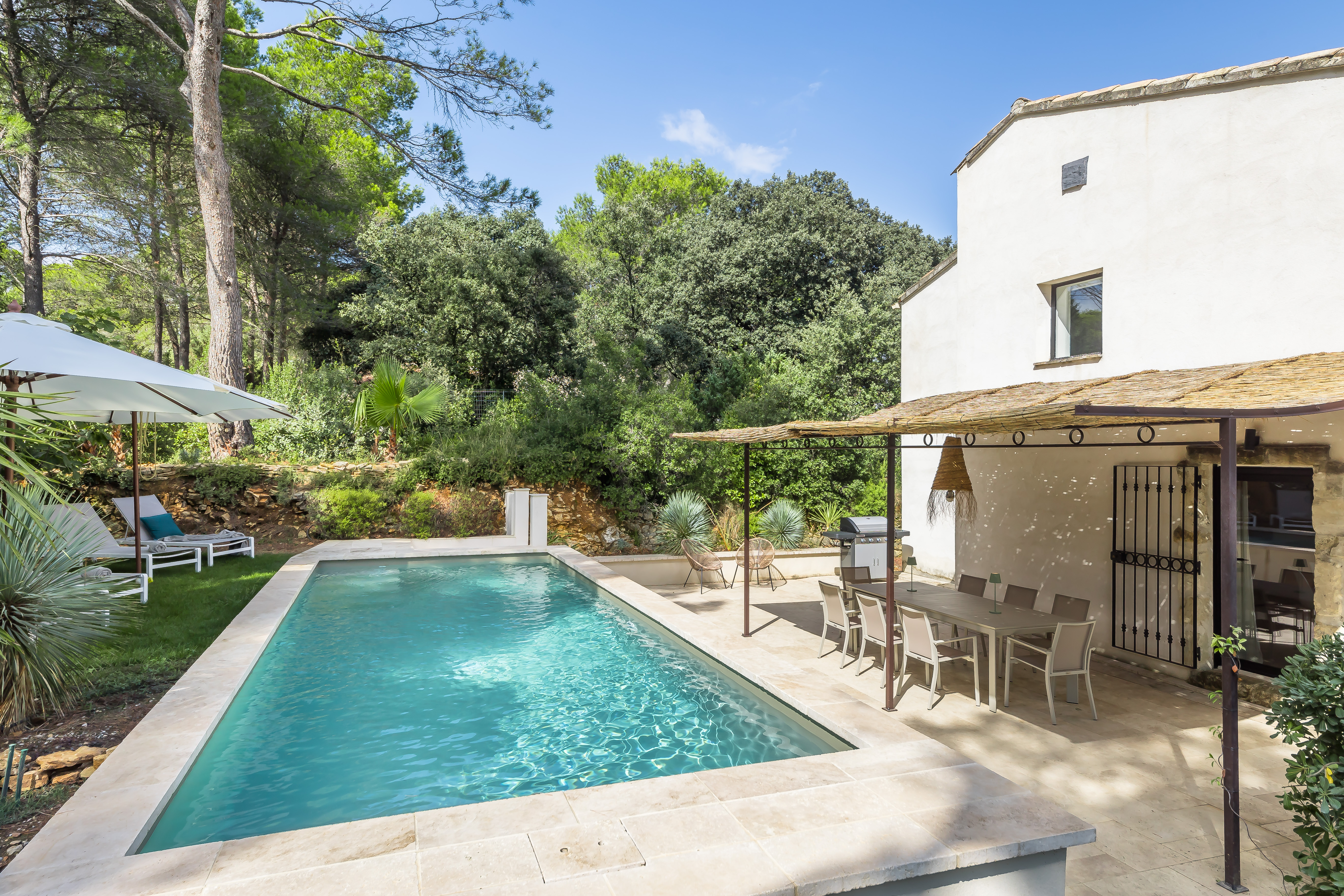 Mas Mistral Vaucluse Provence 2: 3-Bedroom Luxury House with Pool and Stunning Views, Vaucluse