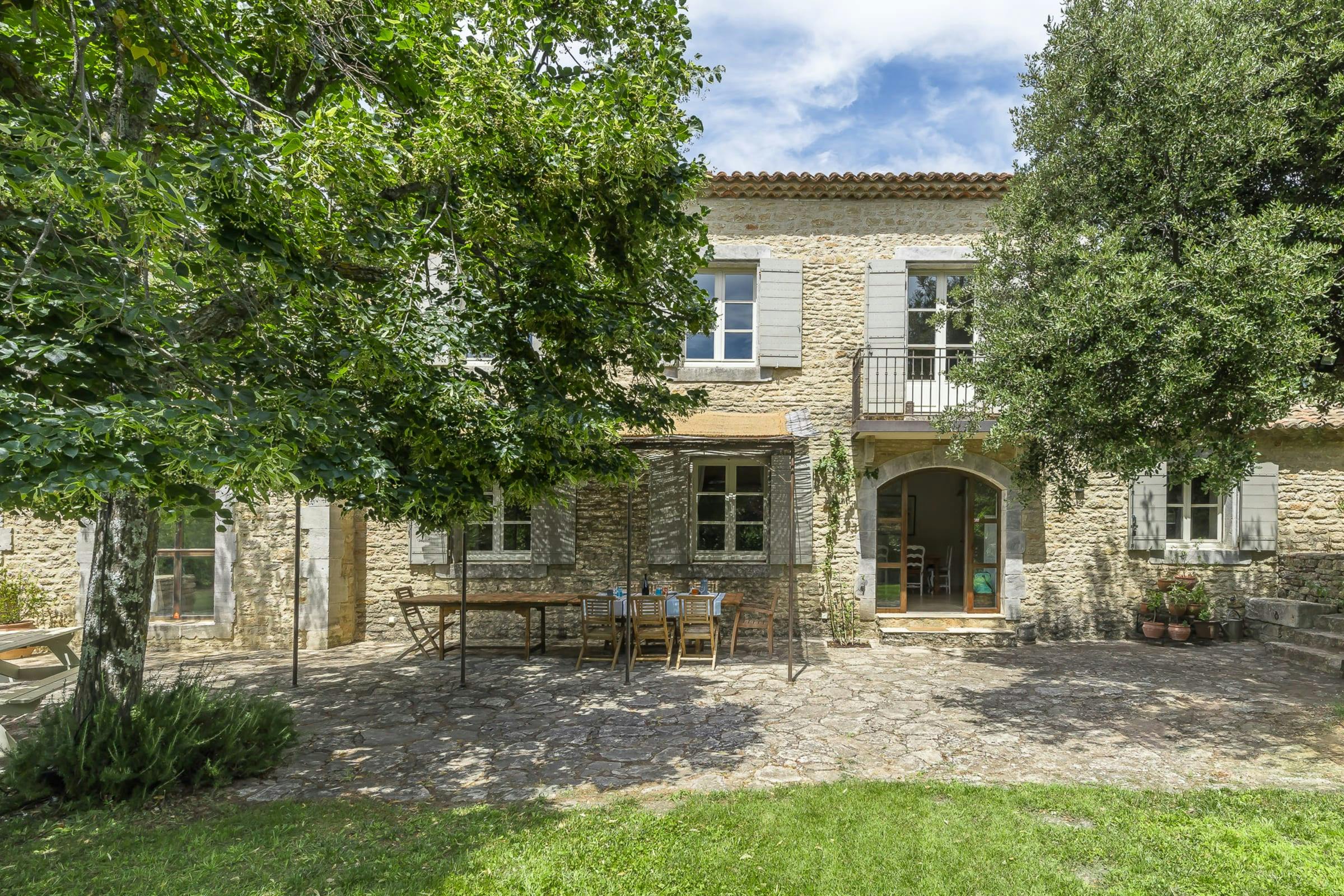 Mas Mistral Vaucluse Vaucluse 3: Luxury 4-Bedroom Villa with Private Pool, Vaucluse