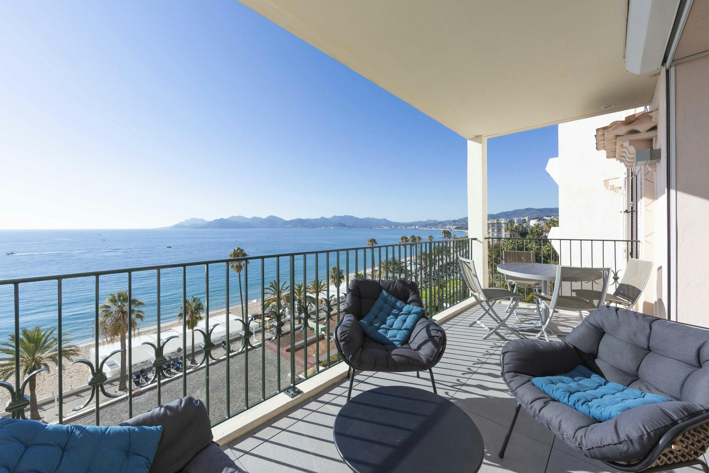 Mas Suquet Cannes: Elegant 3-Bedroom Apartment with Stunning Seaview, Cannes