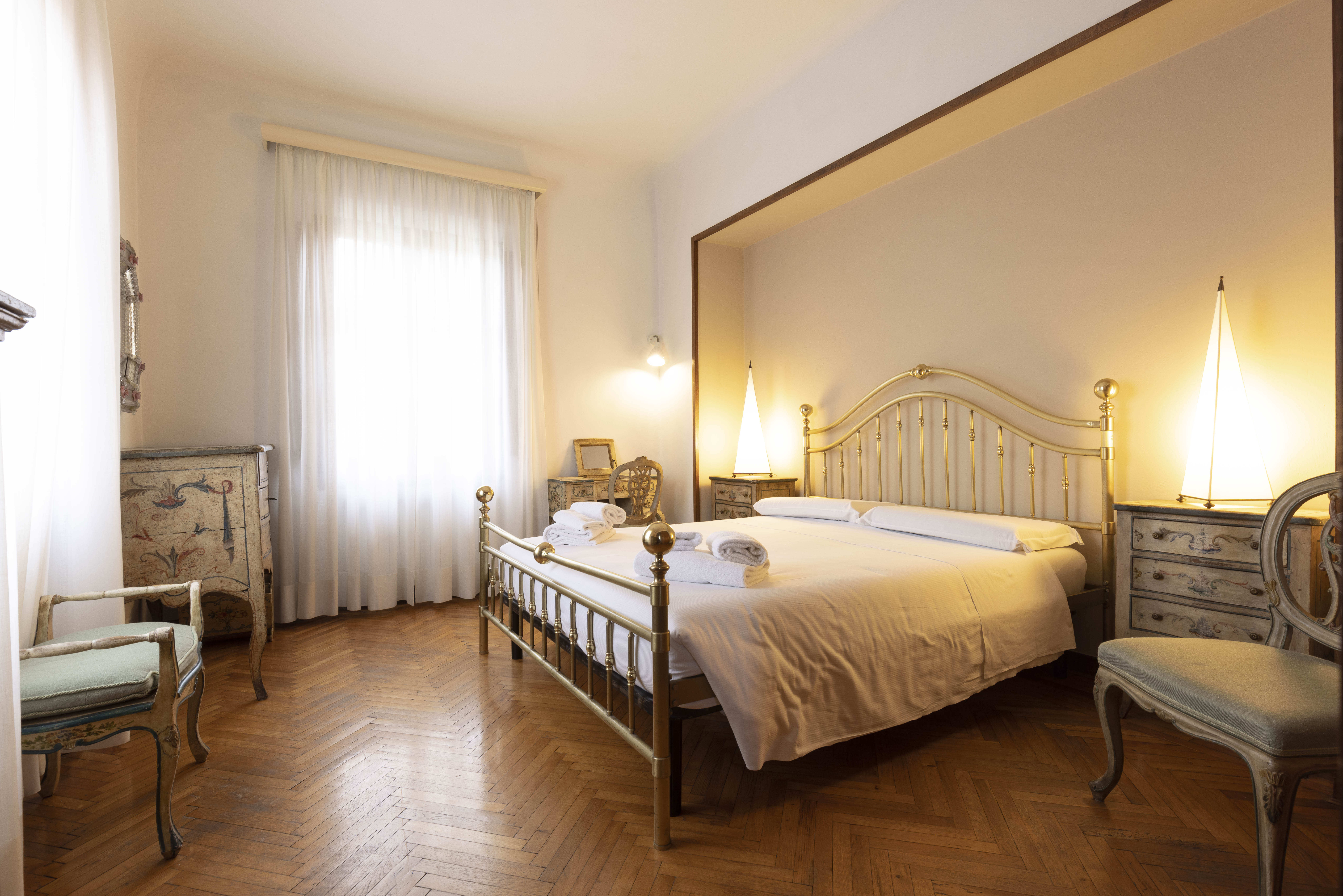 Palazzo Alberti Santa Croce: Chic 3-Bedroom Apartment with Rooftop Terraces, Florence