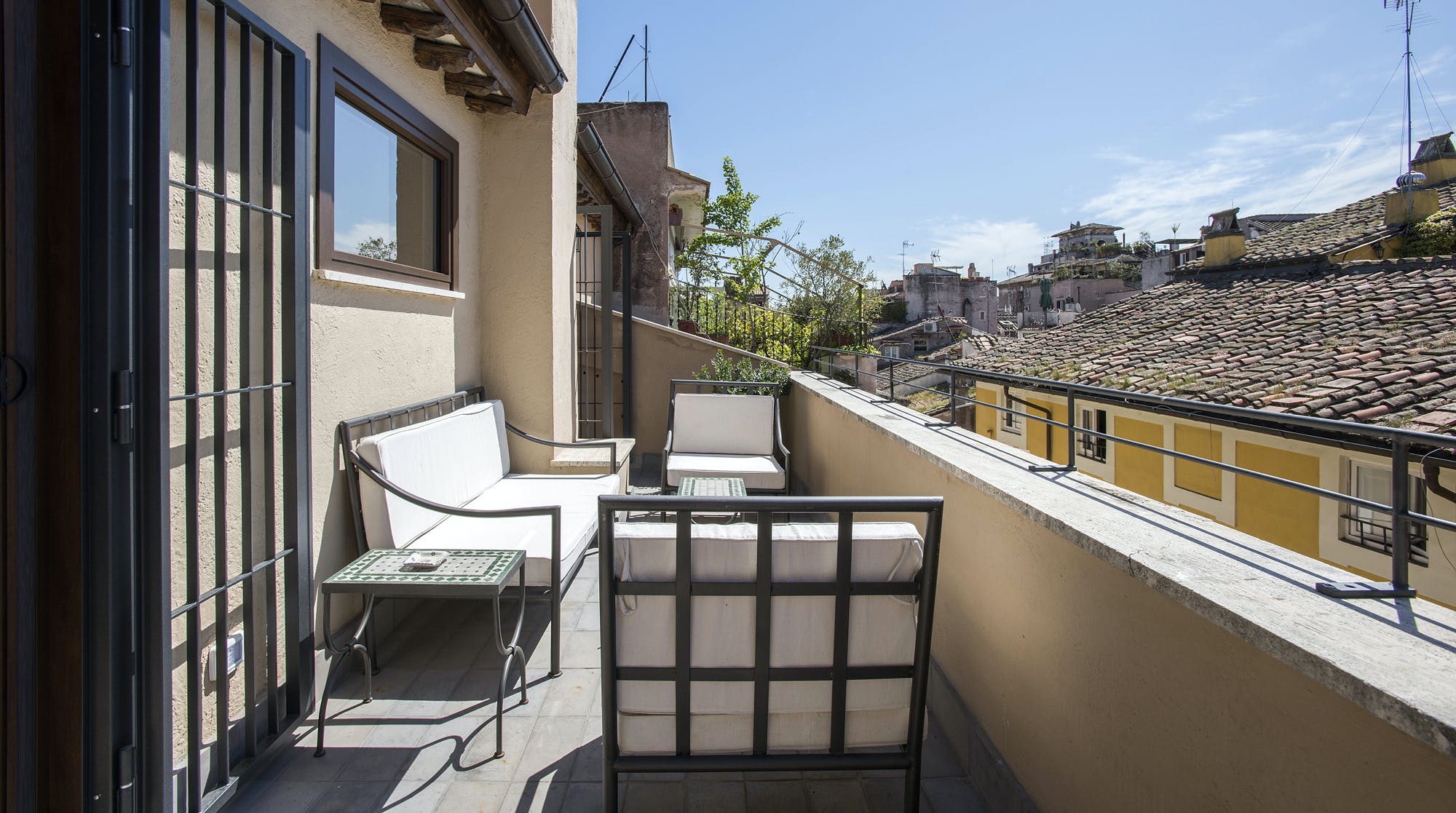 Palazzo Anguillara Navona: Charming 2-Bedroom Penthouse with Rooftop Terrace, Navona, Rome