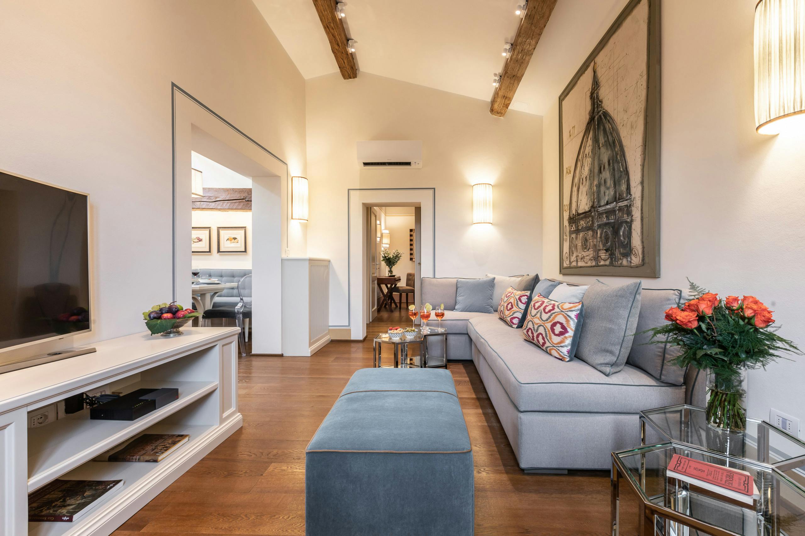 Palazzo Arno Santa Croce: Elegant 3-Bedroom Apartment with Terraces, Florence