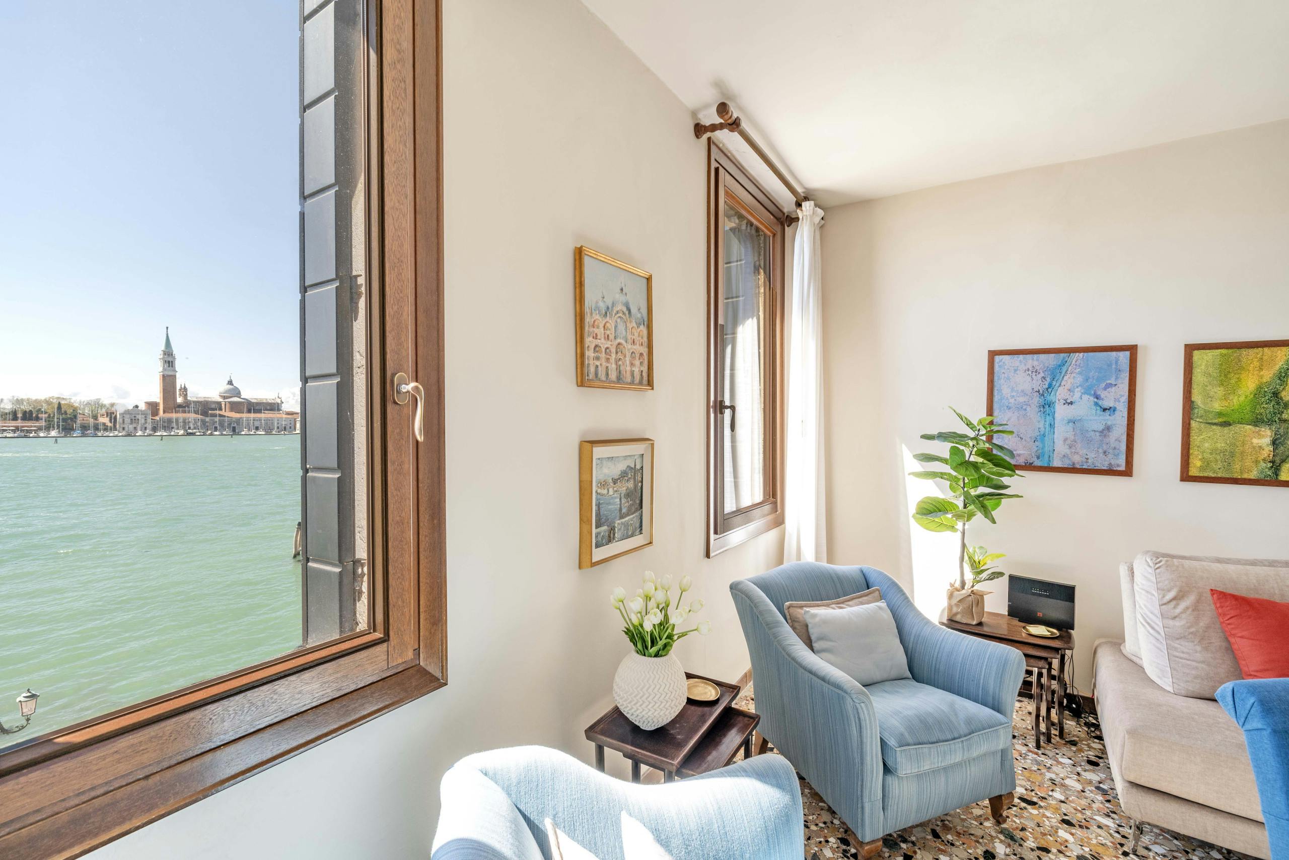 Palazzo Arsenale Castello: Luxury 2-Bedroom Apartment with Stunning Views, Venice