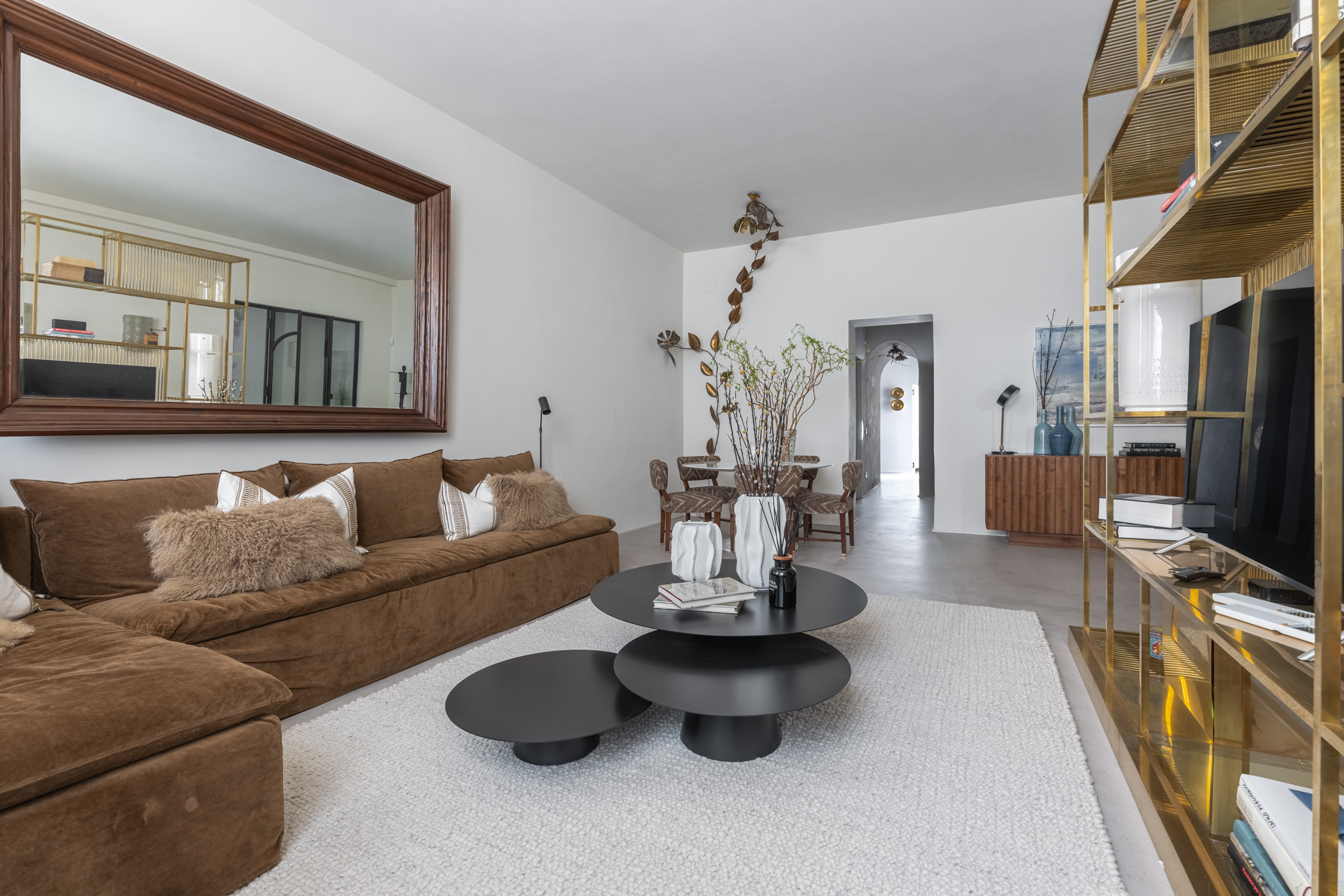 Palazzo Bardini Firenze: Elegant 3-Bedroom Apartment with Private Garden, Ponte Vecchio