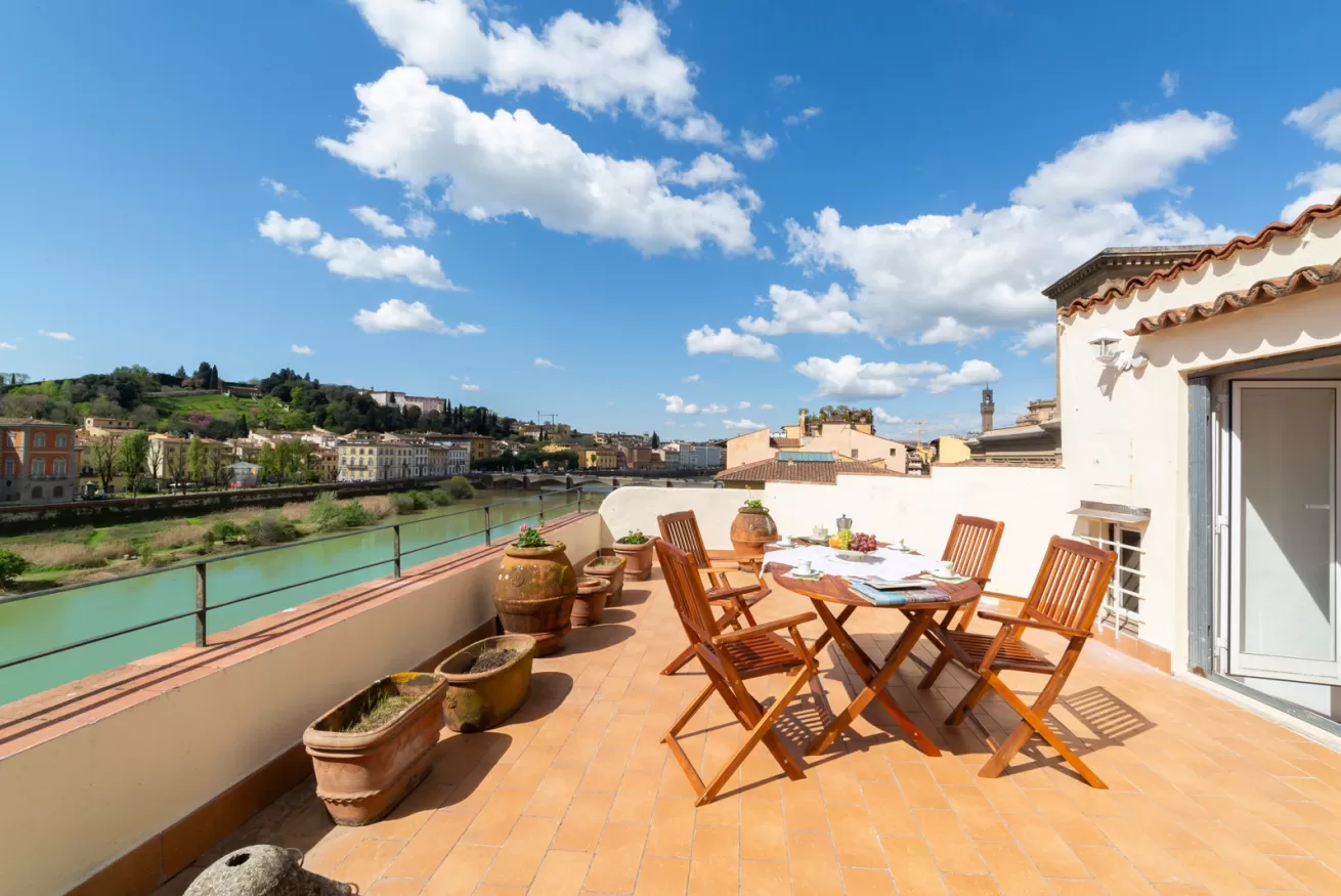 Palazzo Bargello Santa Croce: Charming 3-Bedroom Apartment with Terrace and Air Conditioning, Santa Croce