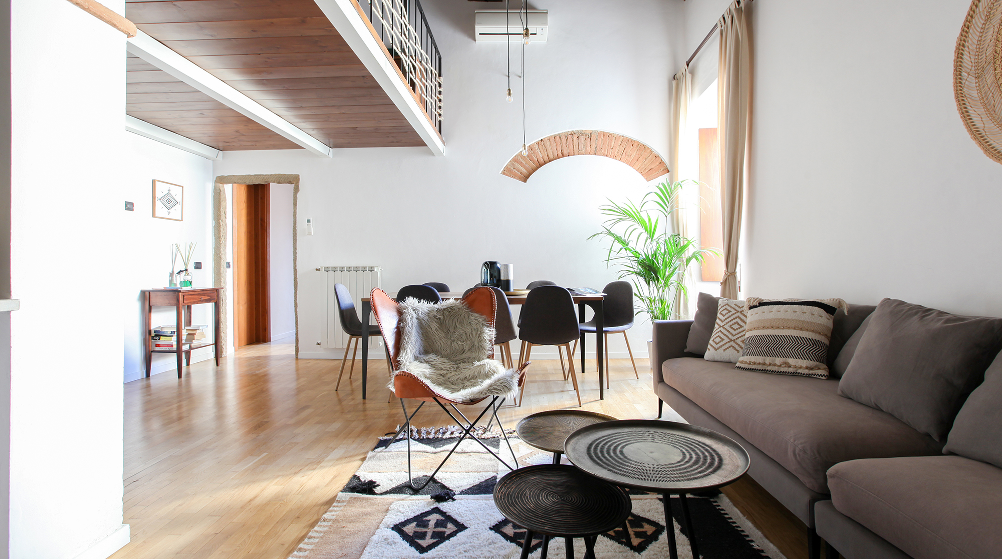 Palazzo Battistero Florence: Spacious 4-Bedroom Apartment with Air-Con, Florence Duomo