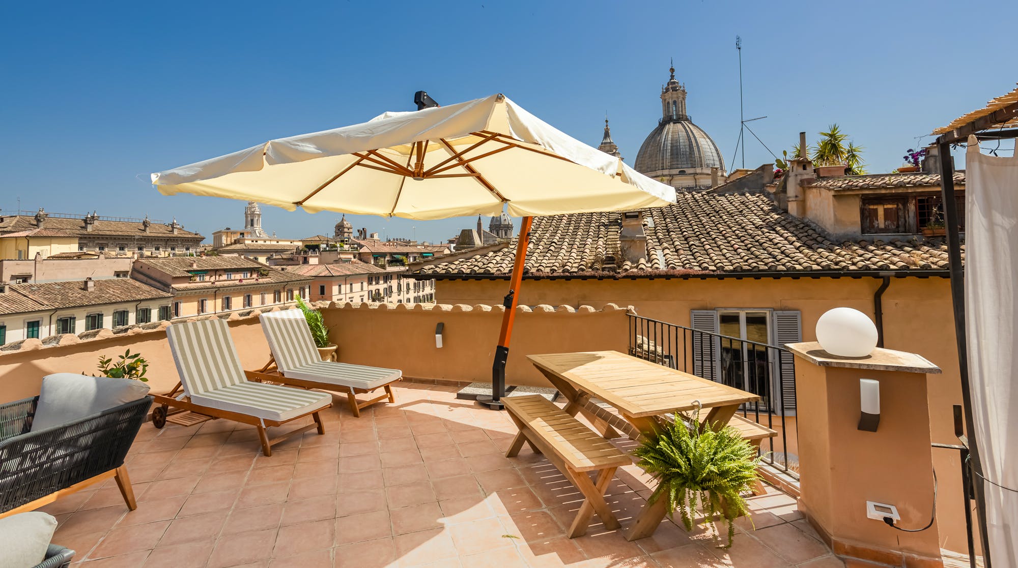 Palazzo Bernini Navona: Luxurious 5-Bedroom Penthouse with Stunning Views, Rome Navona