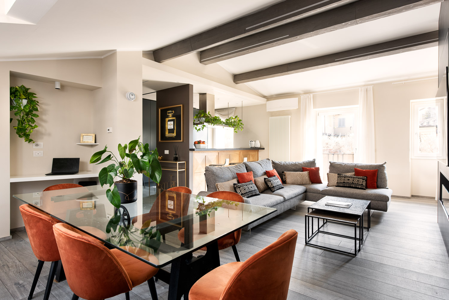 Palazzo Borromini Rome: Elegant 2-Bedroom Apartment with Jacuzzi, Rome