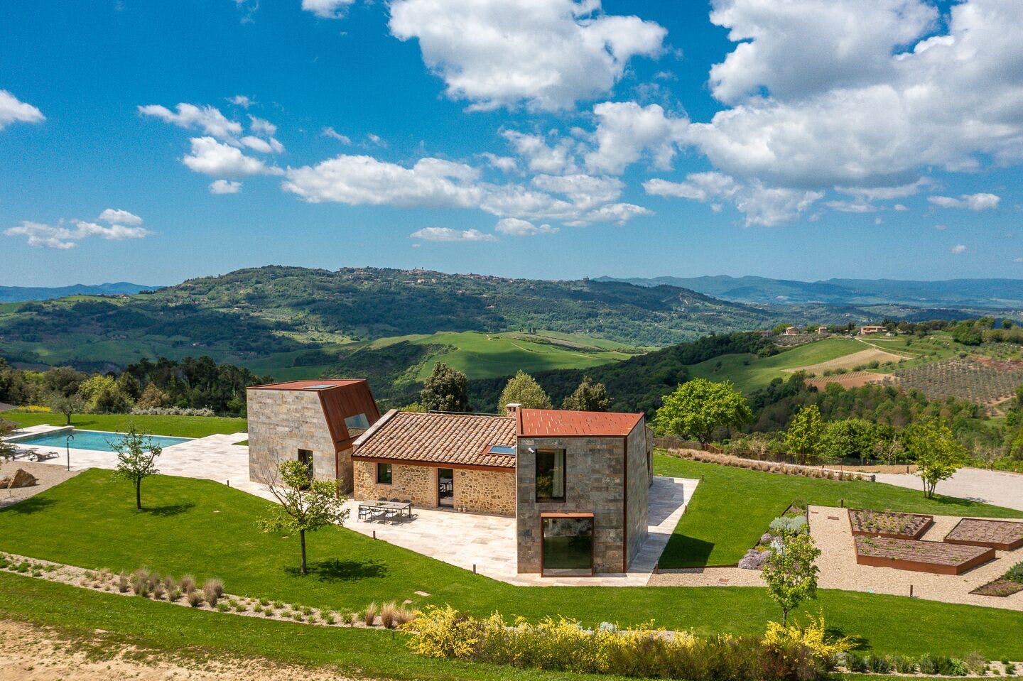 Palazzo Bosco Florence: Luxury 3-Bedroom Apartment with Private Pool, Florence West