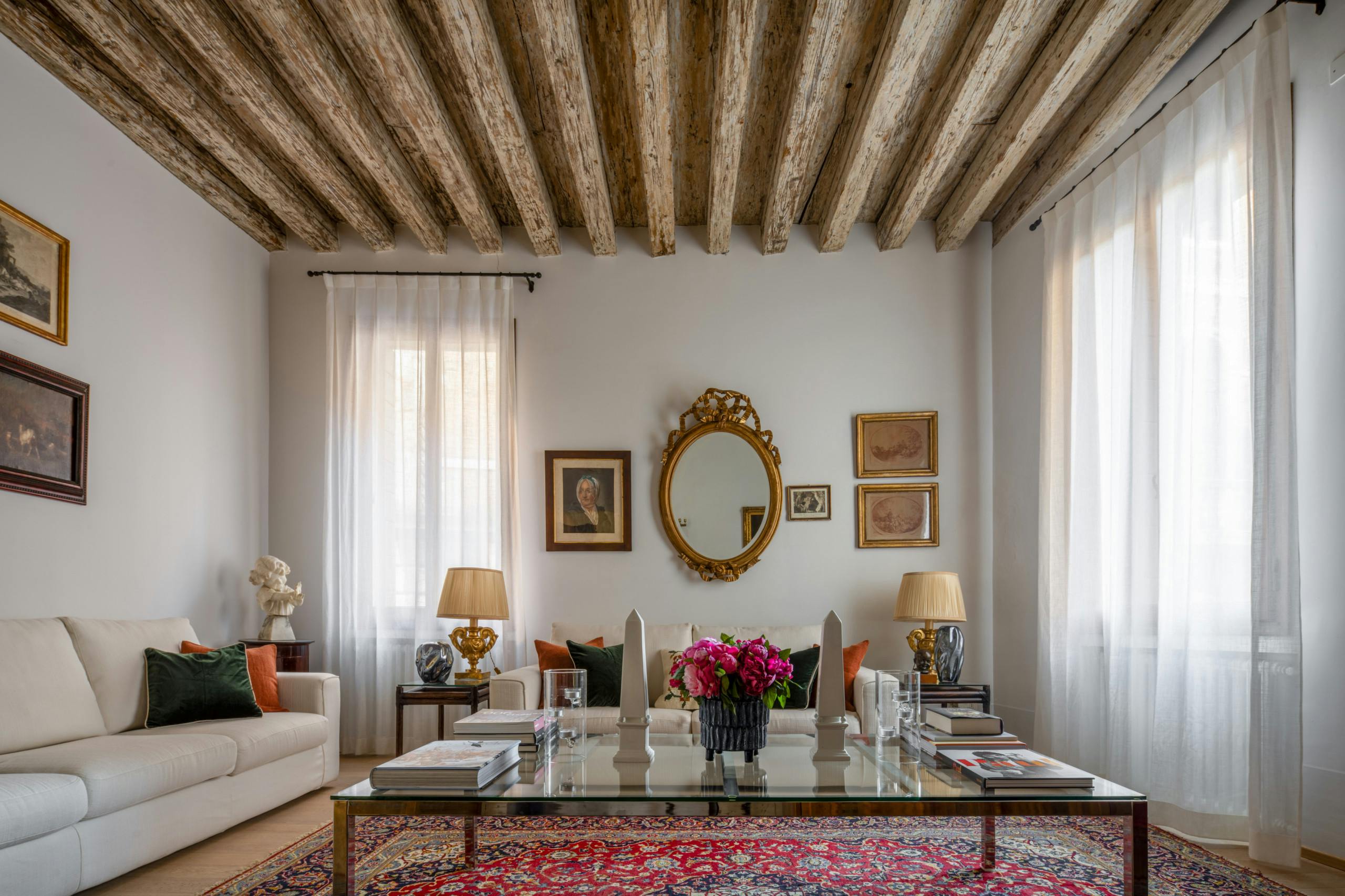 Palazzo Canal San Marco: Charming 2-Bedroom Apartment with Canal Views, San Marco