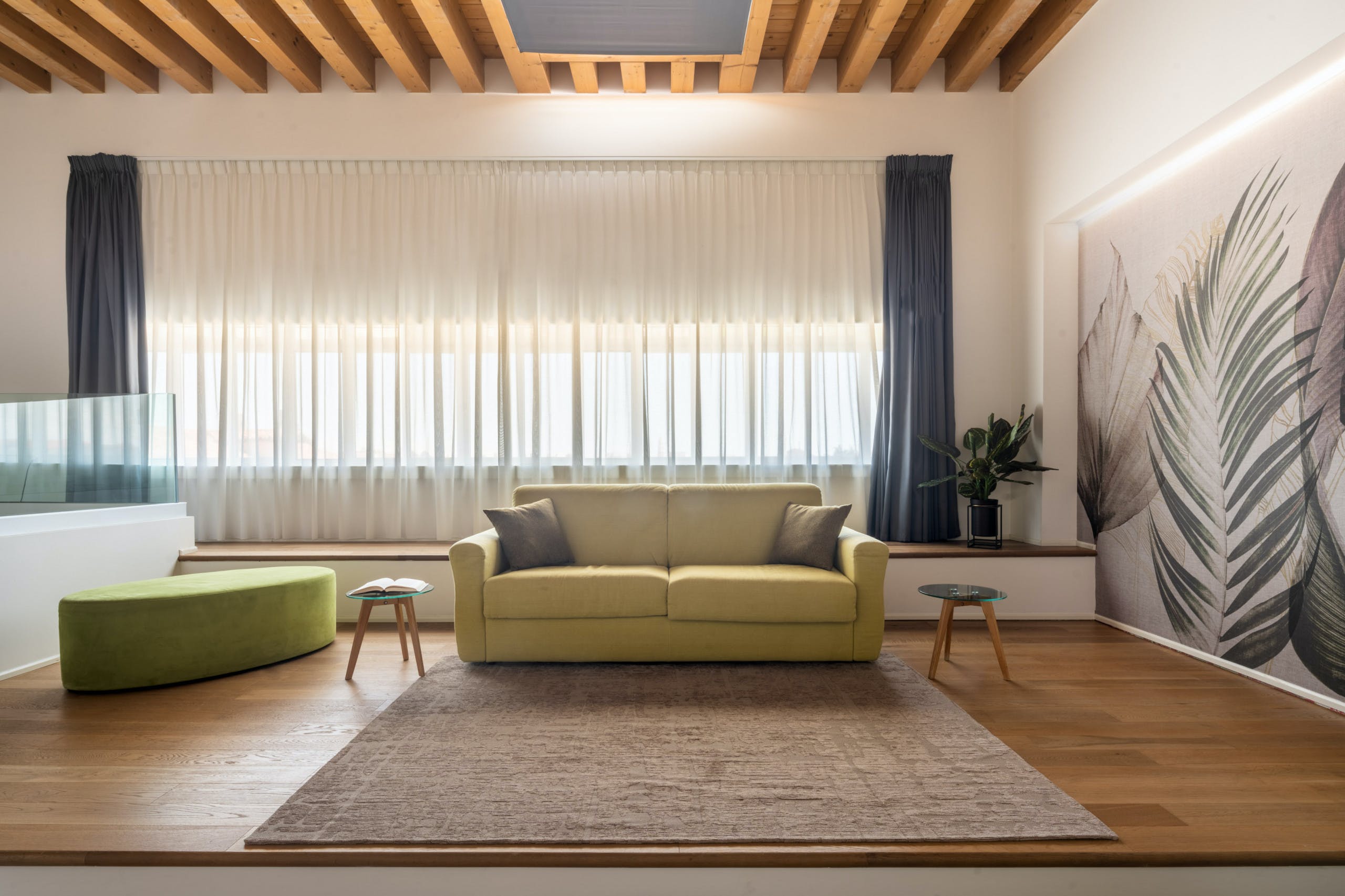 Palazzo Cannaregio Santa Lucia: 3-Bedroom Beachfront Apartment with Seaviews, Venice