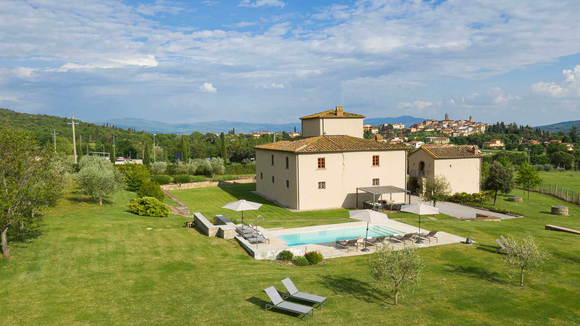 Palazzo Casentino Arezzo Arezzo: Spacious 6-Bedroom Apartment with Pool, Arezzo