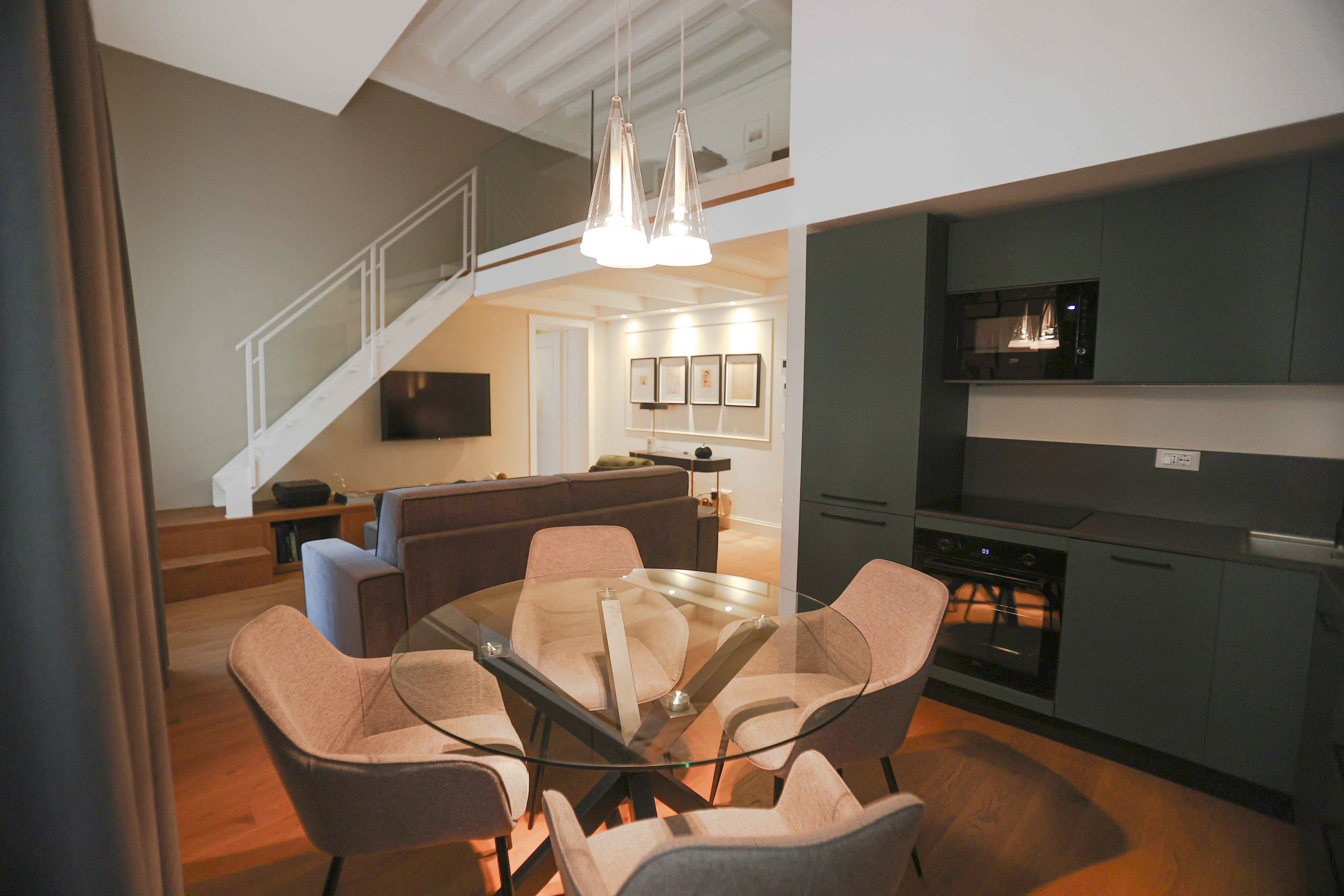 Palazzo Cecilio Florence: Stylish 2-Bedroom Apartment with Air-Con, Florence Duomo