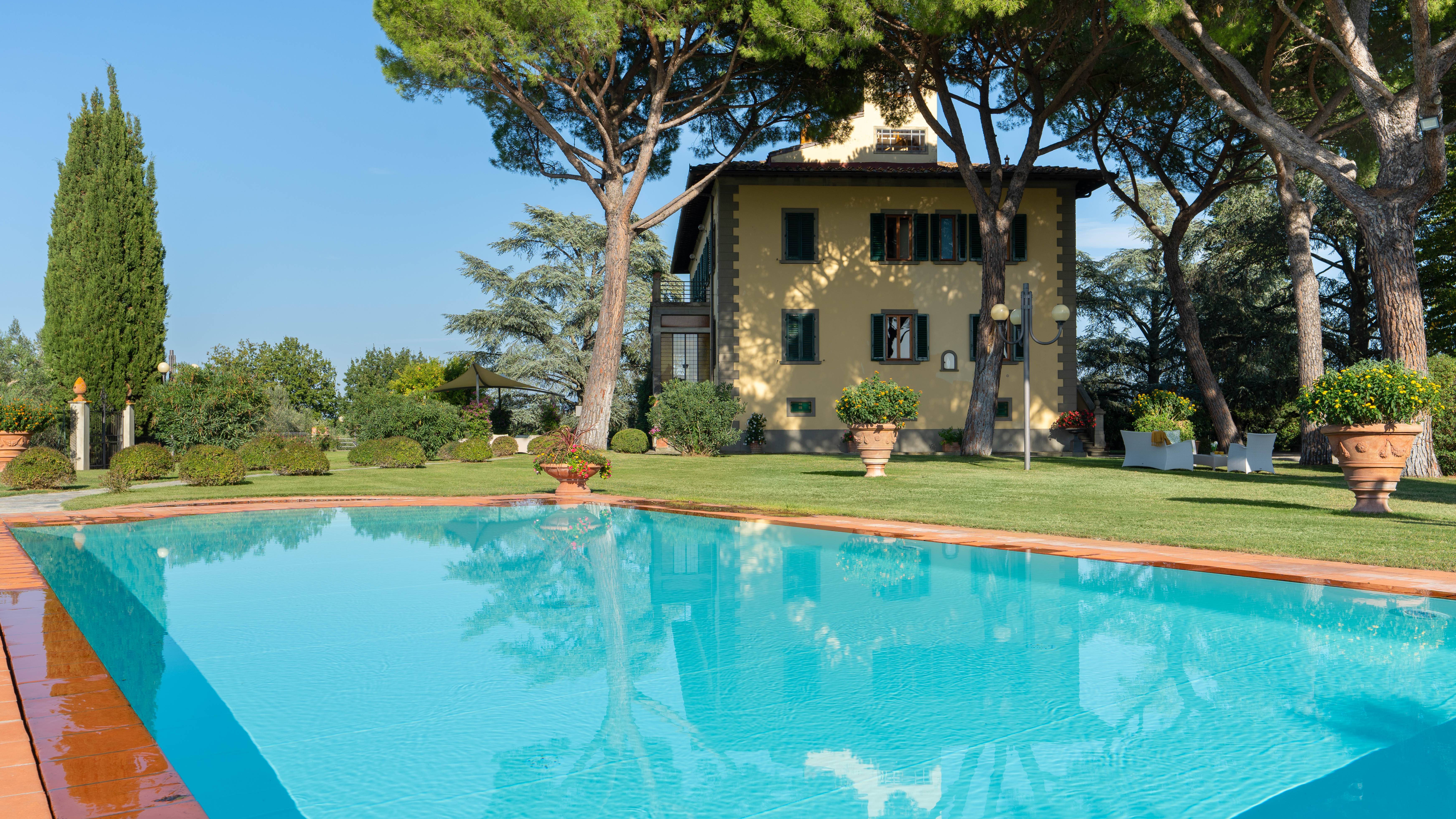 Palazzo Chianti Arcetri: Luxury 7-Bedroom Apartment with Hot Tub, Arcetri