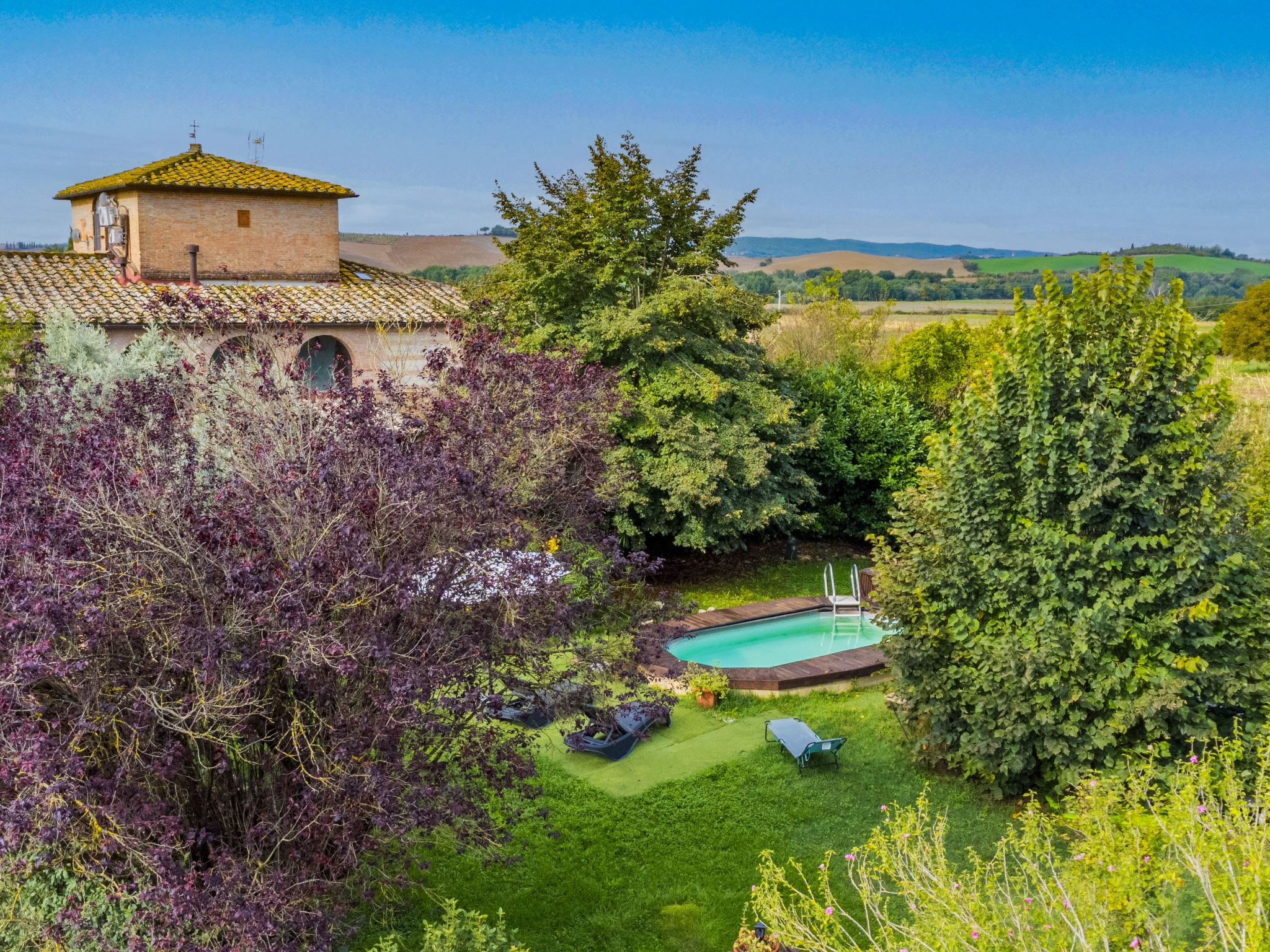 Palazzo Chianti Buonconvento: Elegant 3-Bedroom Tuscan Villa with Private Pool and Hot Tub in the Chianti Countryside