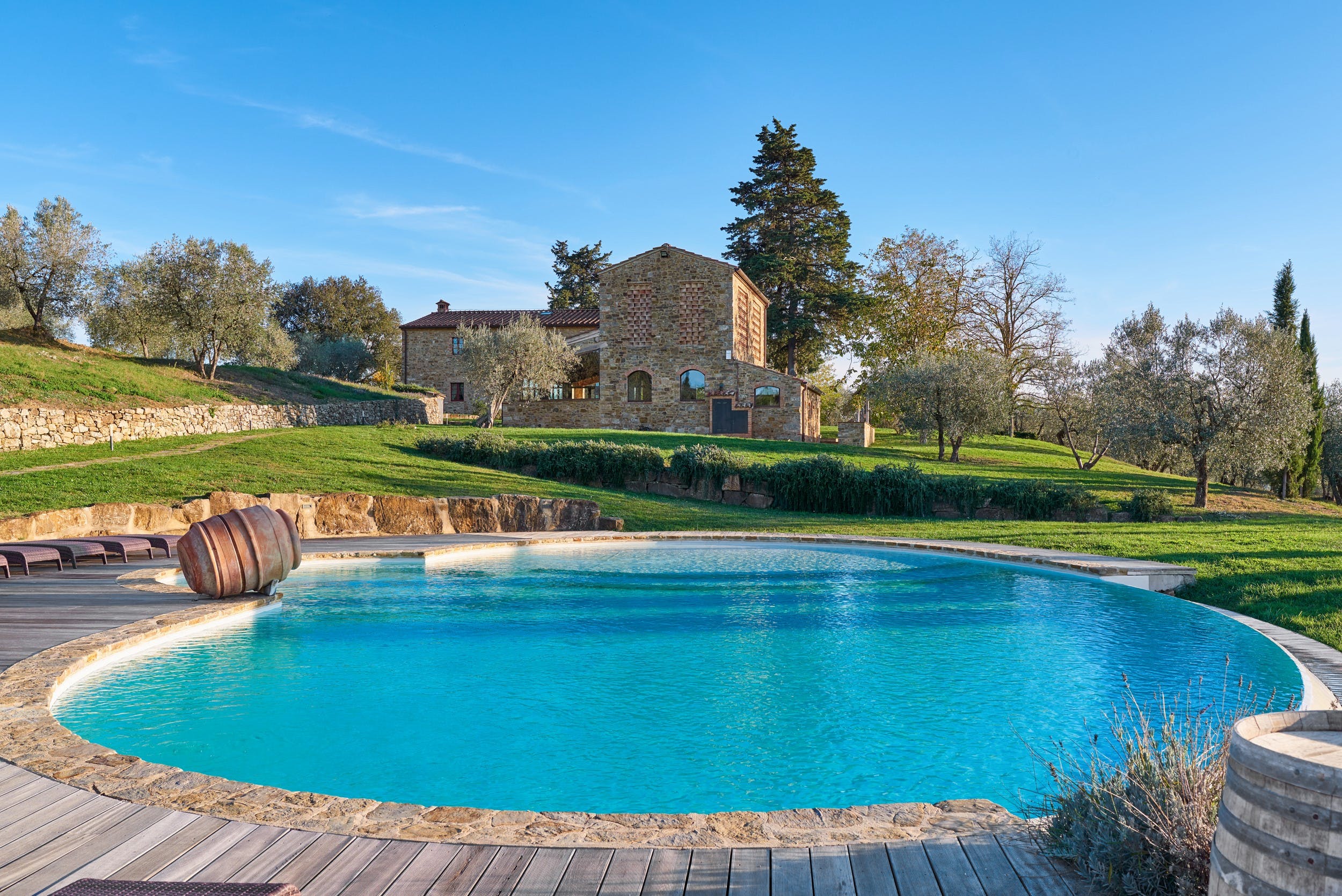 Palazzo Chianti Sirocco: 6-Bedroom Luxury Apartment with Pool and Countryside Views, Chianti