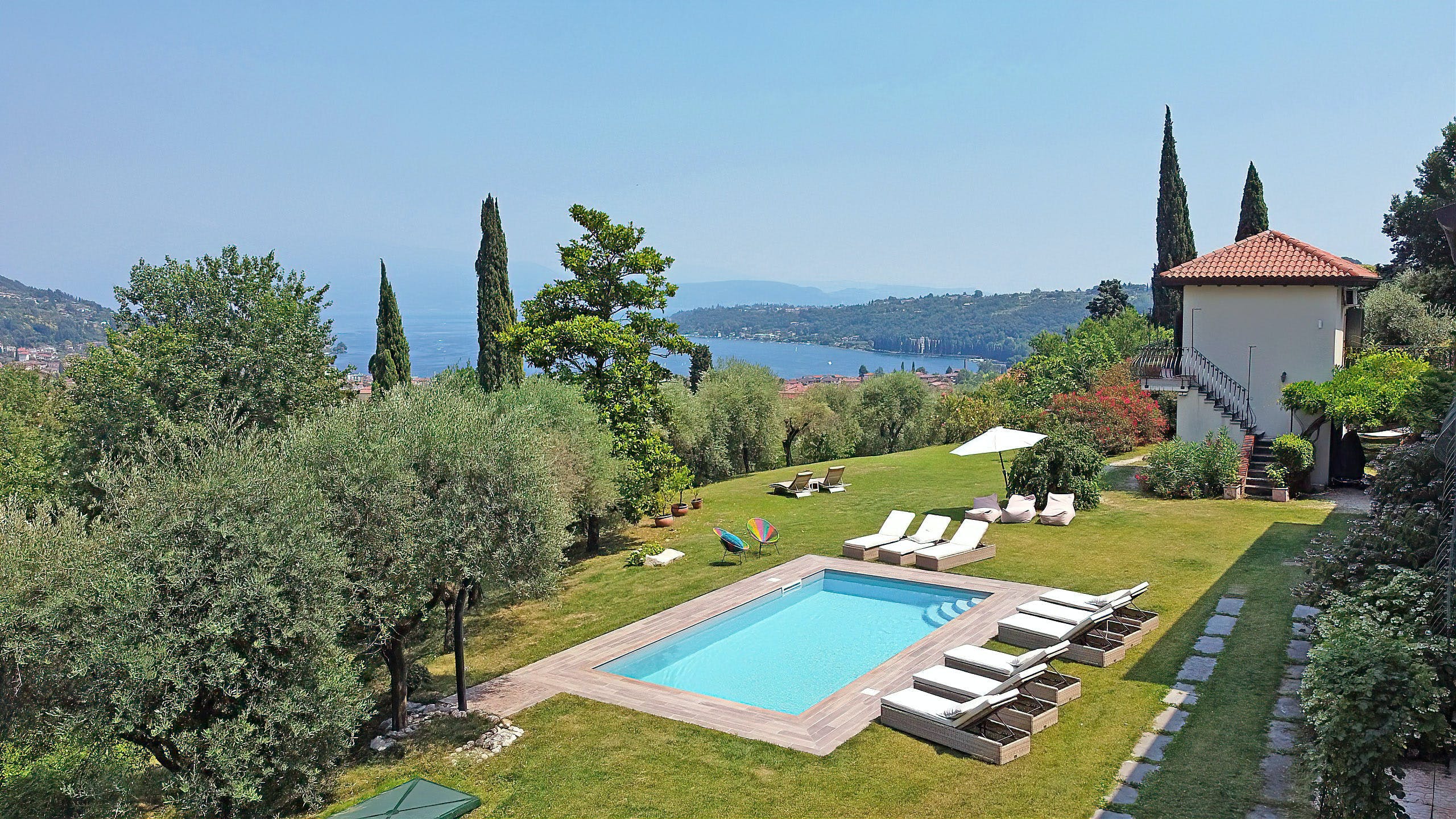 Palazzo Cidneo Brescia: Spacious 8-Bedroom Apartment with Private Pool, Brescia