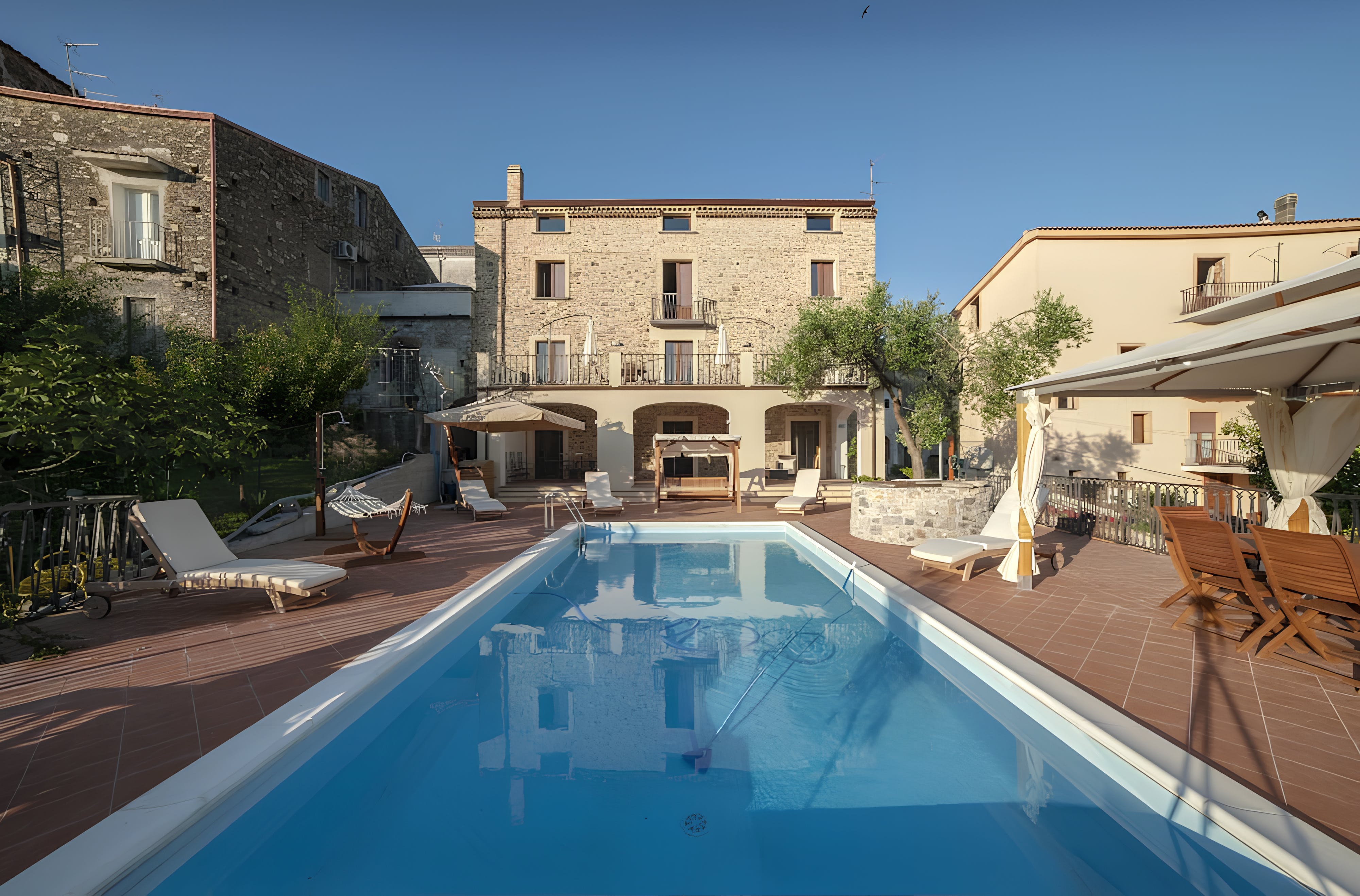 Palazzo Cilento Vibonati: Spacious 7-Bedroom Apartment with Pool and Seaviews, Campania