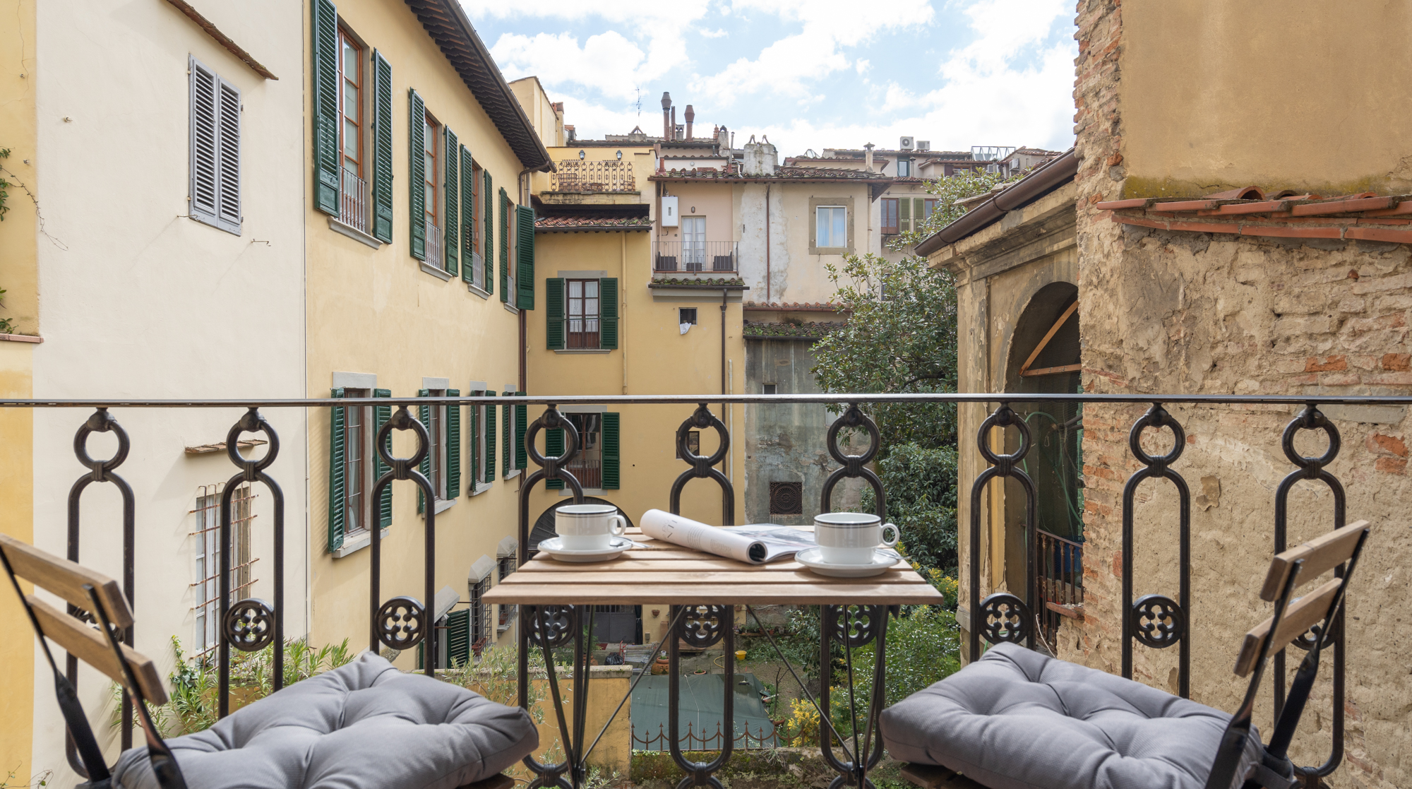 Palazzo Cipresso Accademia: Elegant 3-Bedroom Apartment in Florence’s Heart, Perfect for Families