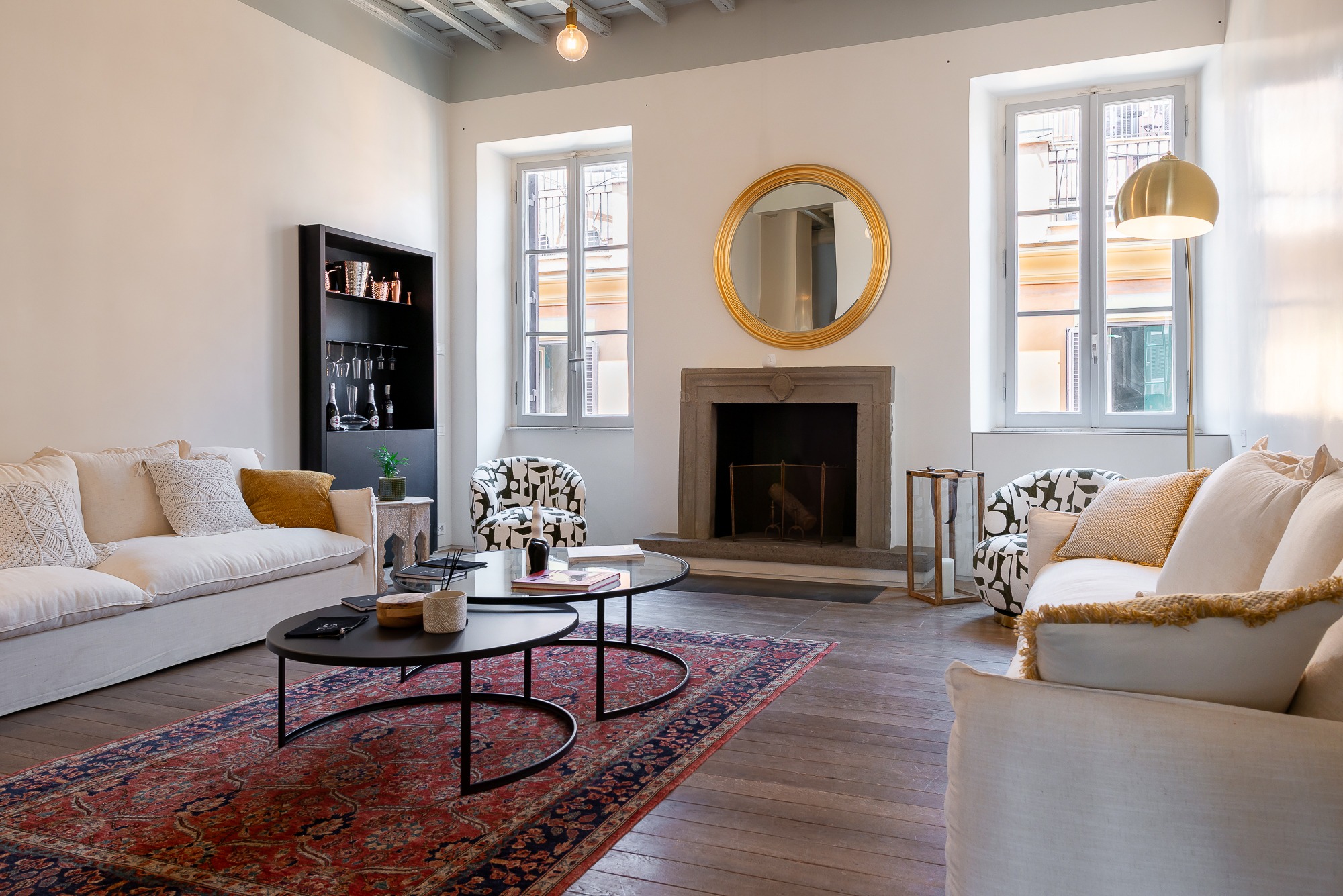 Palazzo Colle Oppio: Elegant 3-Bedroom Apartment Near Iconic Landmarks, Monti Rome