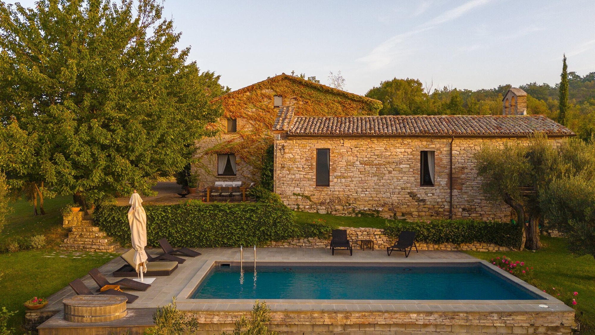Palazzo Collestrada Perugia: Elegant 4-Bedroom Apartment with Pool and Tennis Court, Perugia
