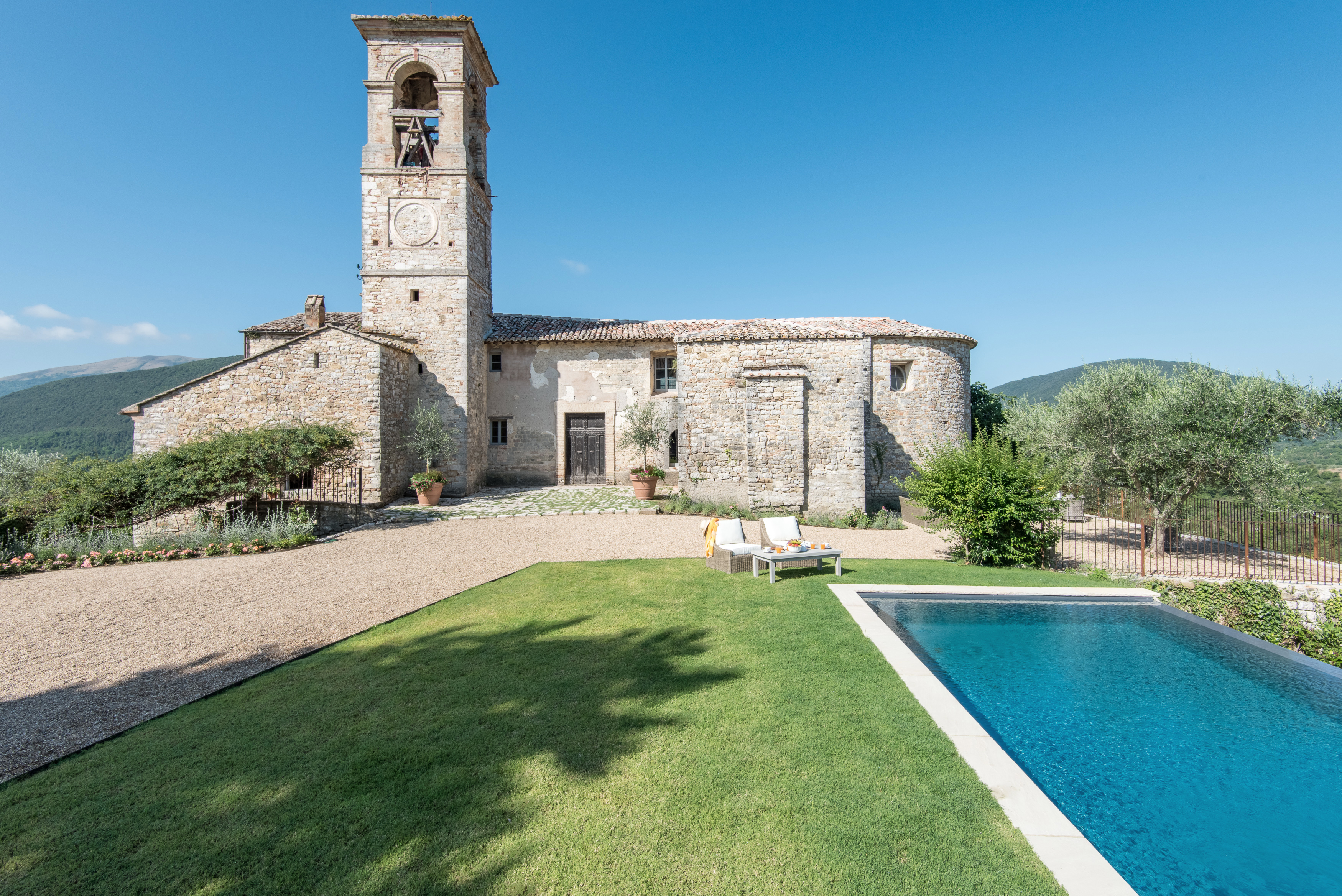 Palazzo Colli Perugia: Spacious 10-Bedroom Chateau with Heated Pool, Umbria