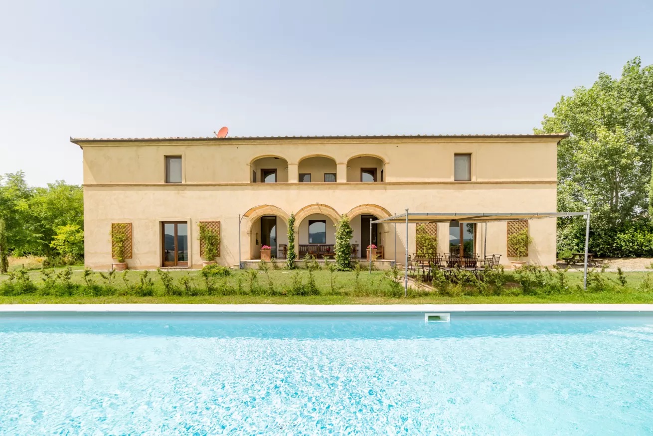 Palazzo Crevole Buonconvento: Spacious 5-Bedroom Apartment with Pool, Siena Province