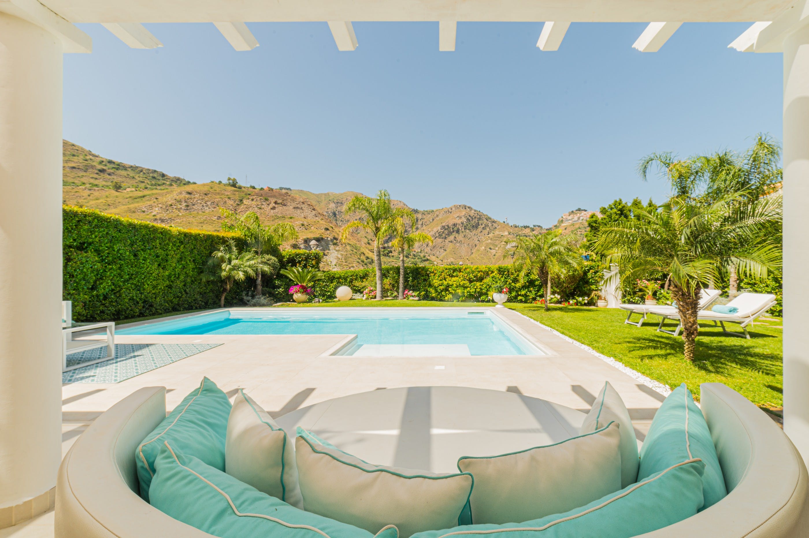Palazzo Etna Taormina: Spacious 4-Bedroom Luxury Apartment with Sea Views, Taormina