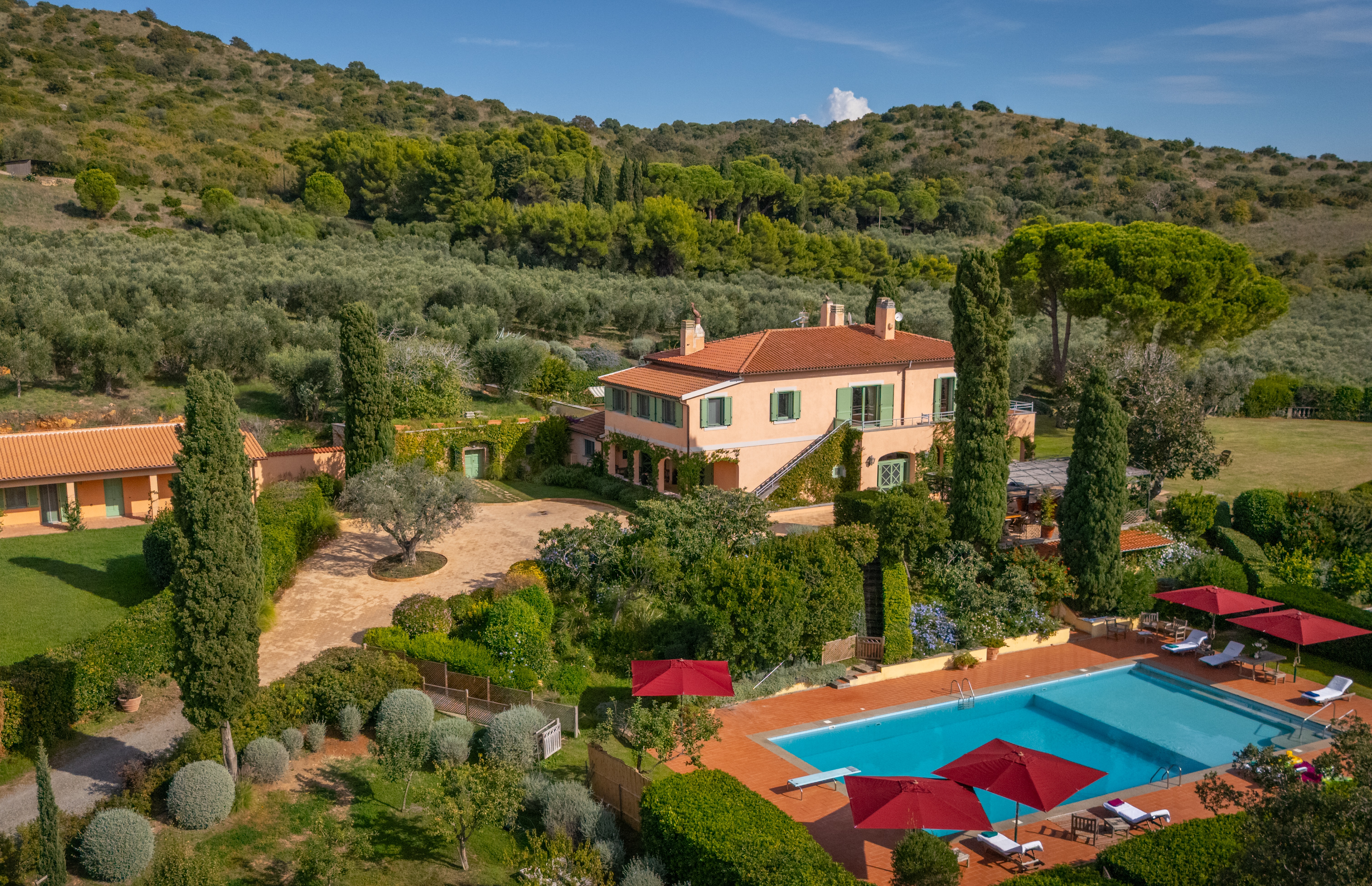 Palazzo Etrusco Grosseto: Luxury 6-Bedroom Apartment with Pool and Tennis Court, Tuscany