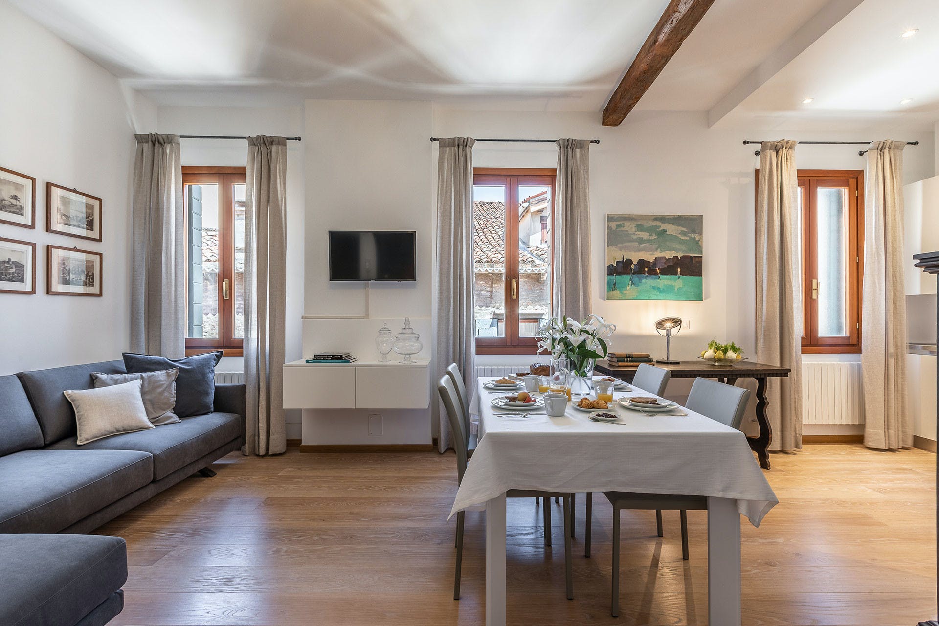 Palazzo Fenice SanMarco: Elegant 2-Bedroom Apartment Rental with Canal Views, San Marco Venice
