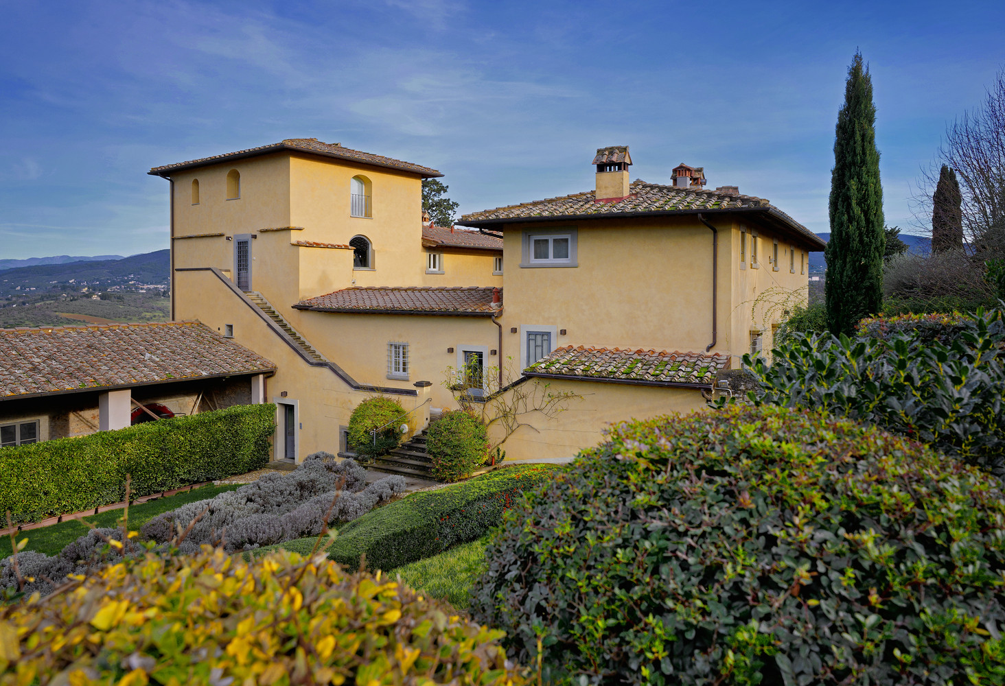Palazzo Fiesole Florence: Spacious 5-Bedroom Apartment with Pool, Florence East