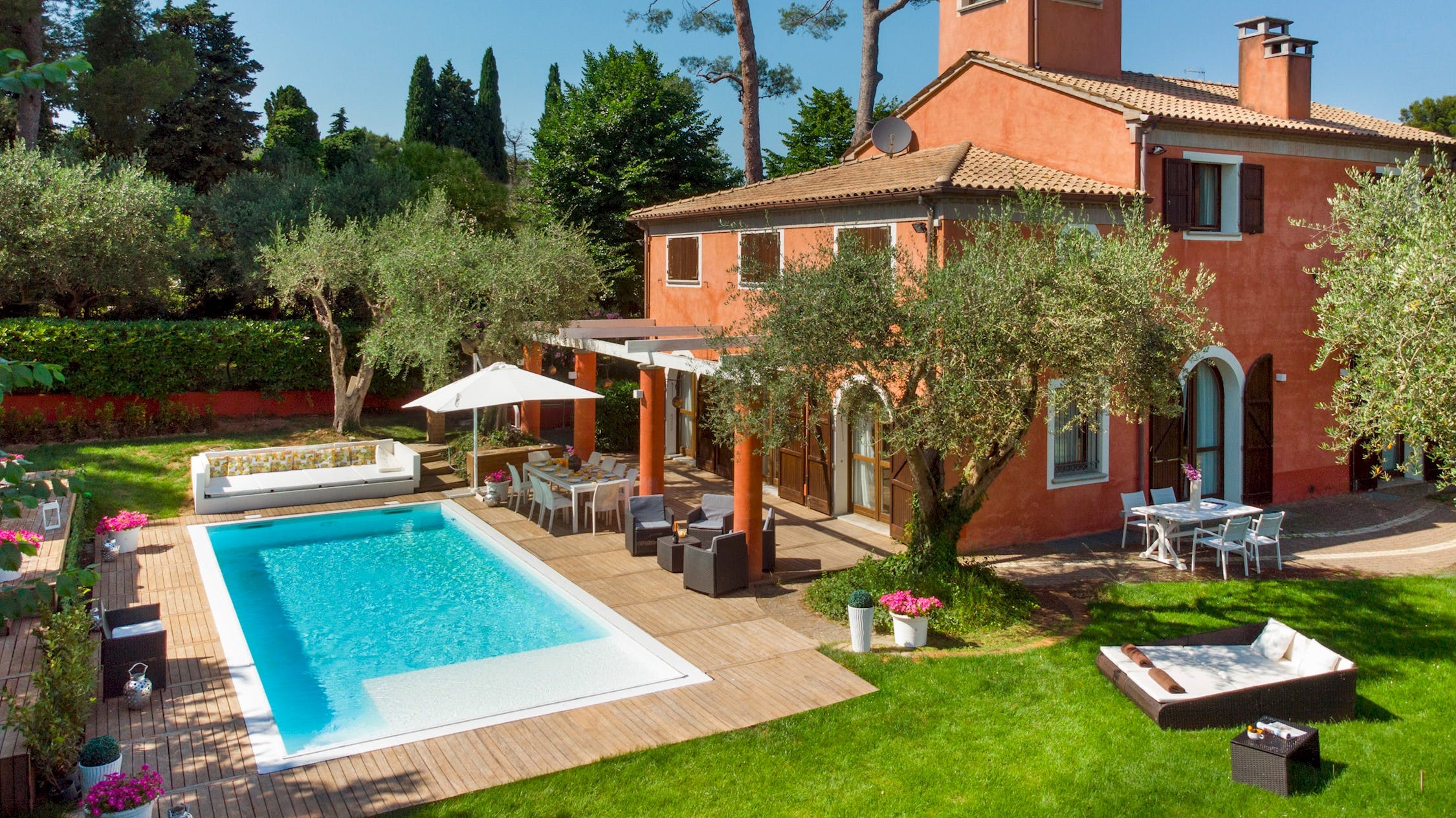 Palazzo Garbino Rimini: Spacious 6-Bedroom Apartment with Pool and Sea Views, Rimini