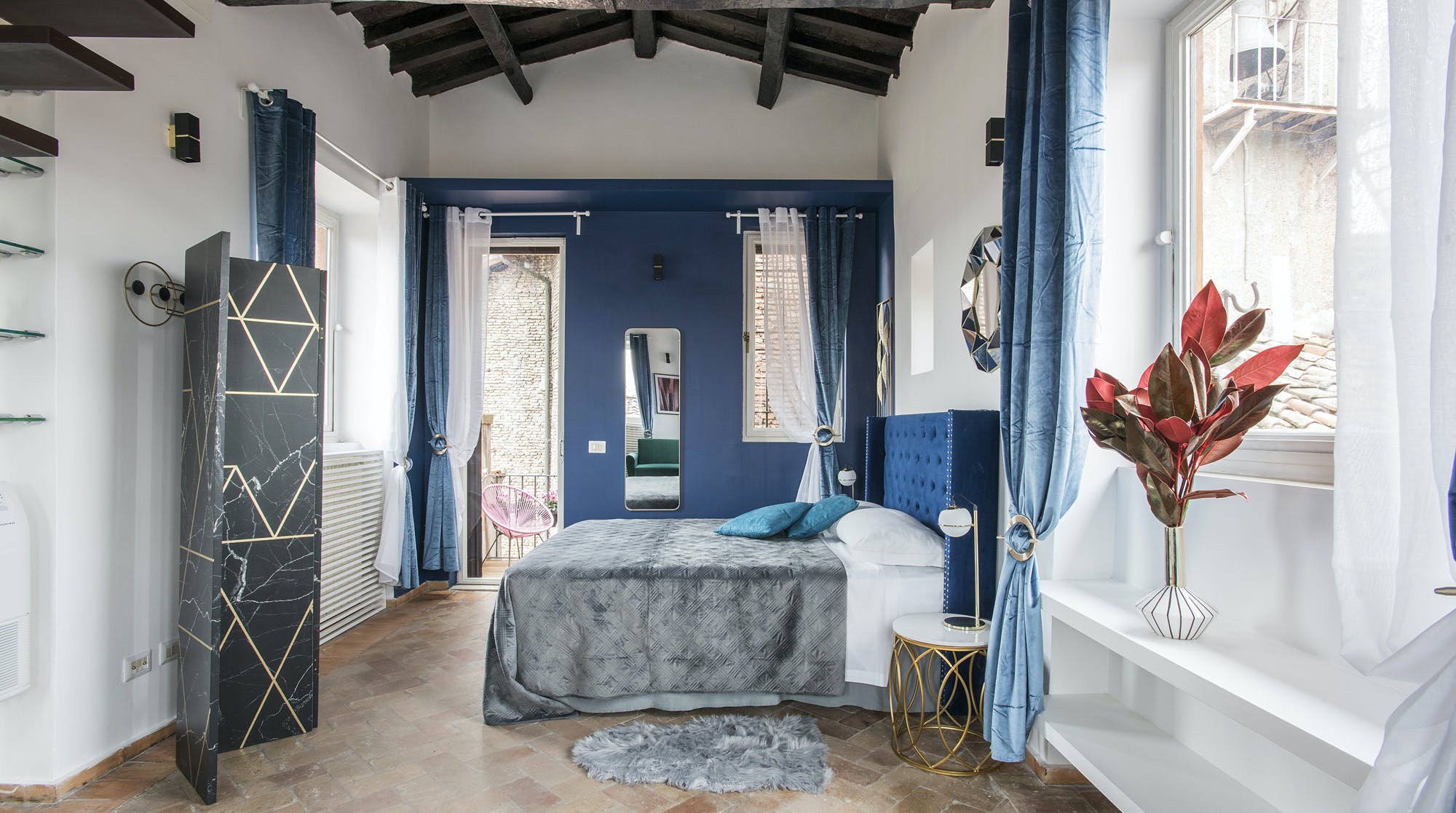 Palazzo Garibaldi Roma: Stunning 3-Bedroom Luxury Apartment with Historic Charm, Rome