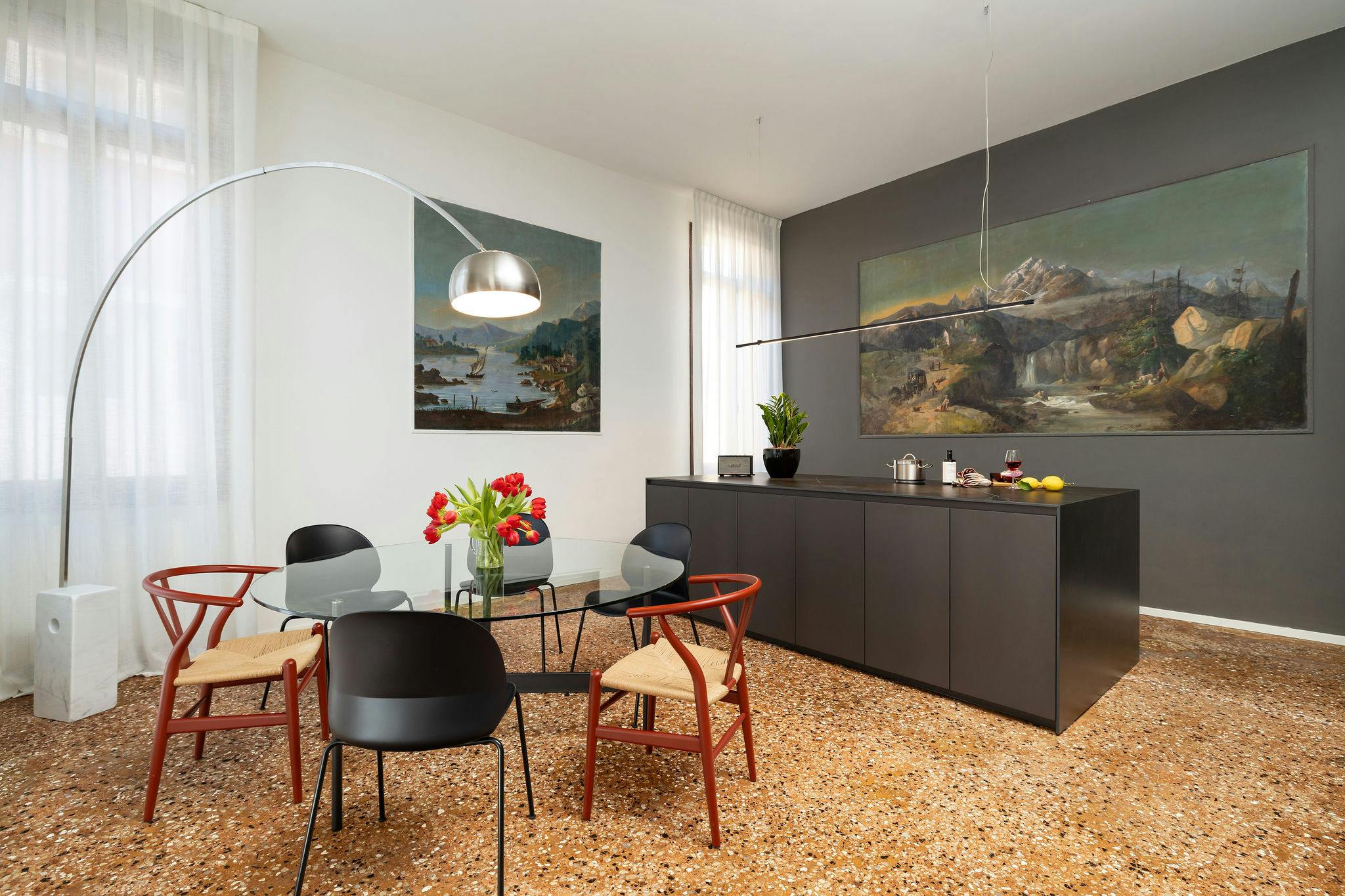 Palazzo Gondola Dorsoduro: Elegant 3-Bedroom Luxury Apartment with Shared Terrace, Venice