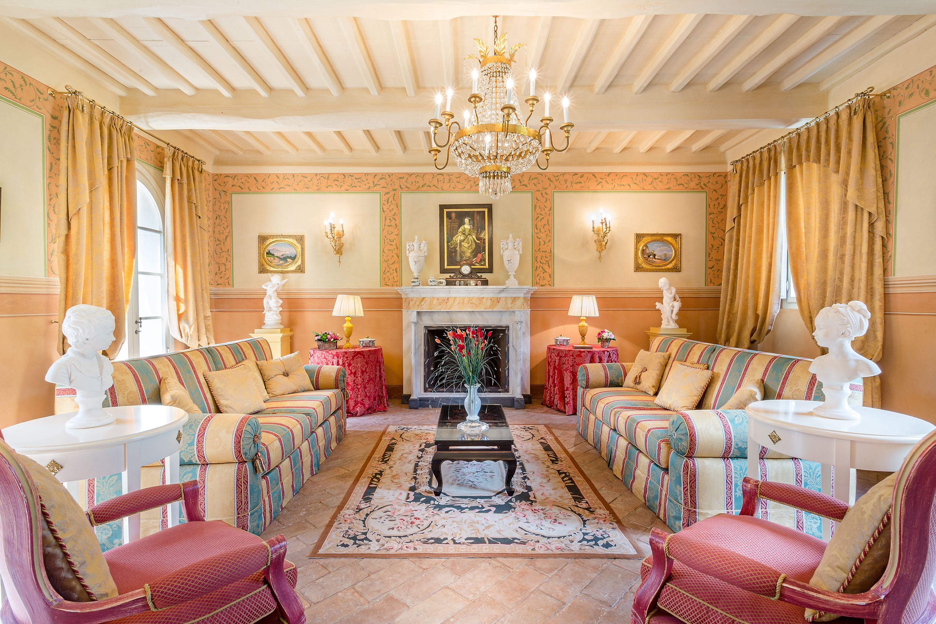 Palazzo Lucchese Lucca: Luxury 12-Bedroom Villa with Seaview and Pool, Lucca
