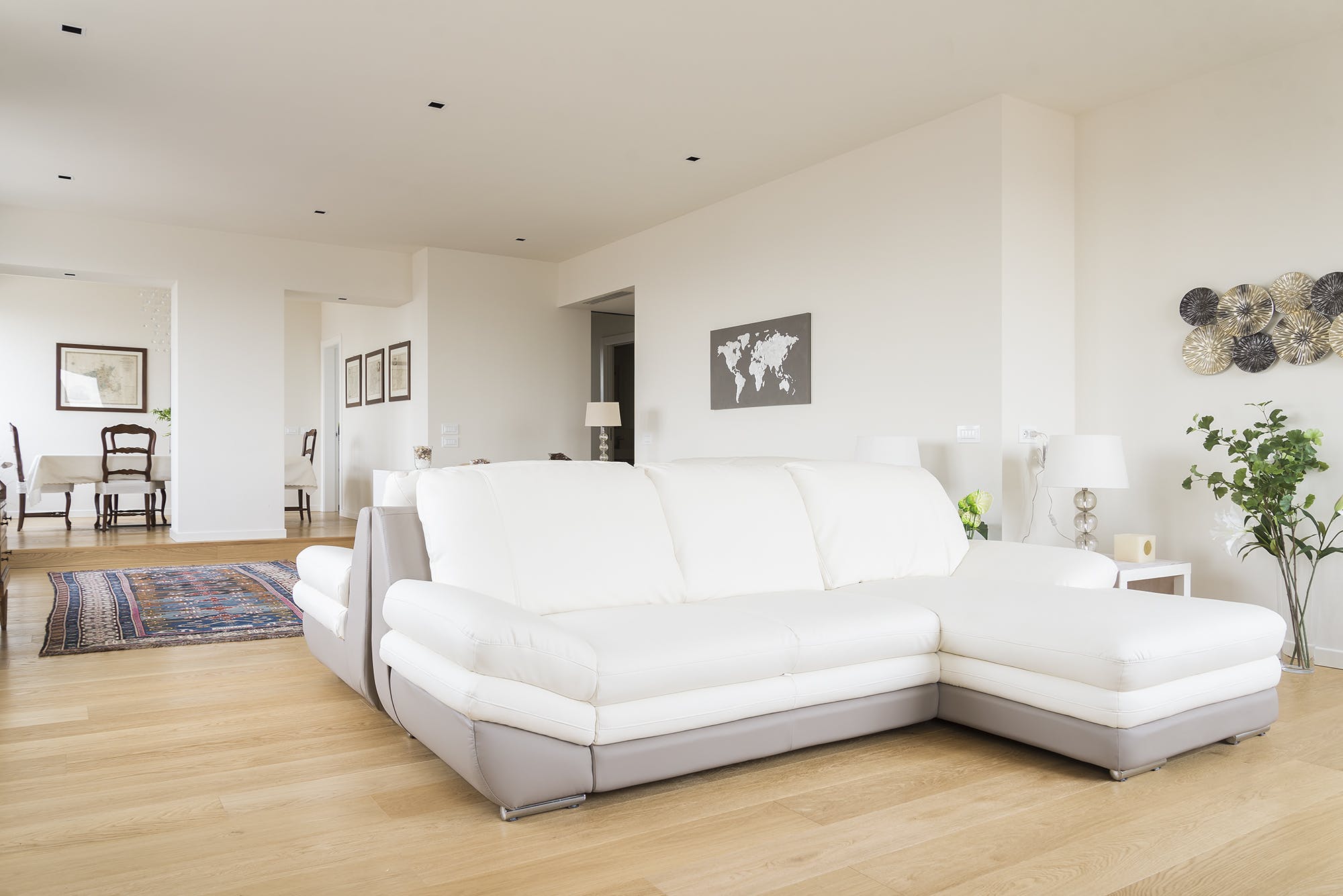 Palazzo Magnoli Porta Monforte: Elegant 4-Bedroom Apartment with City Views, Milan
